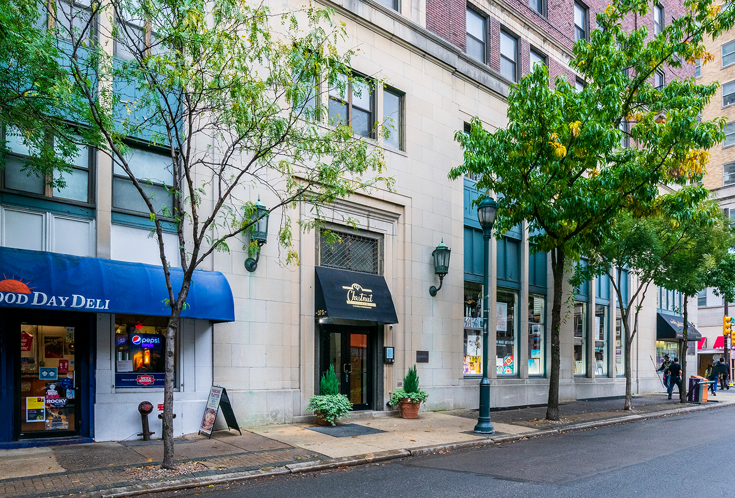 Property Photo For 1939 Chestnut St, Unit 3B