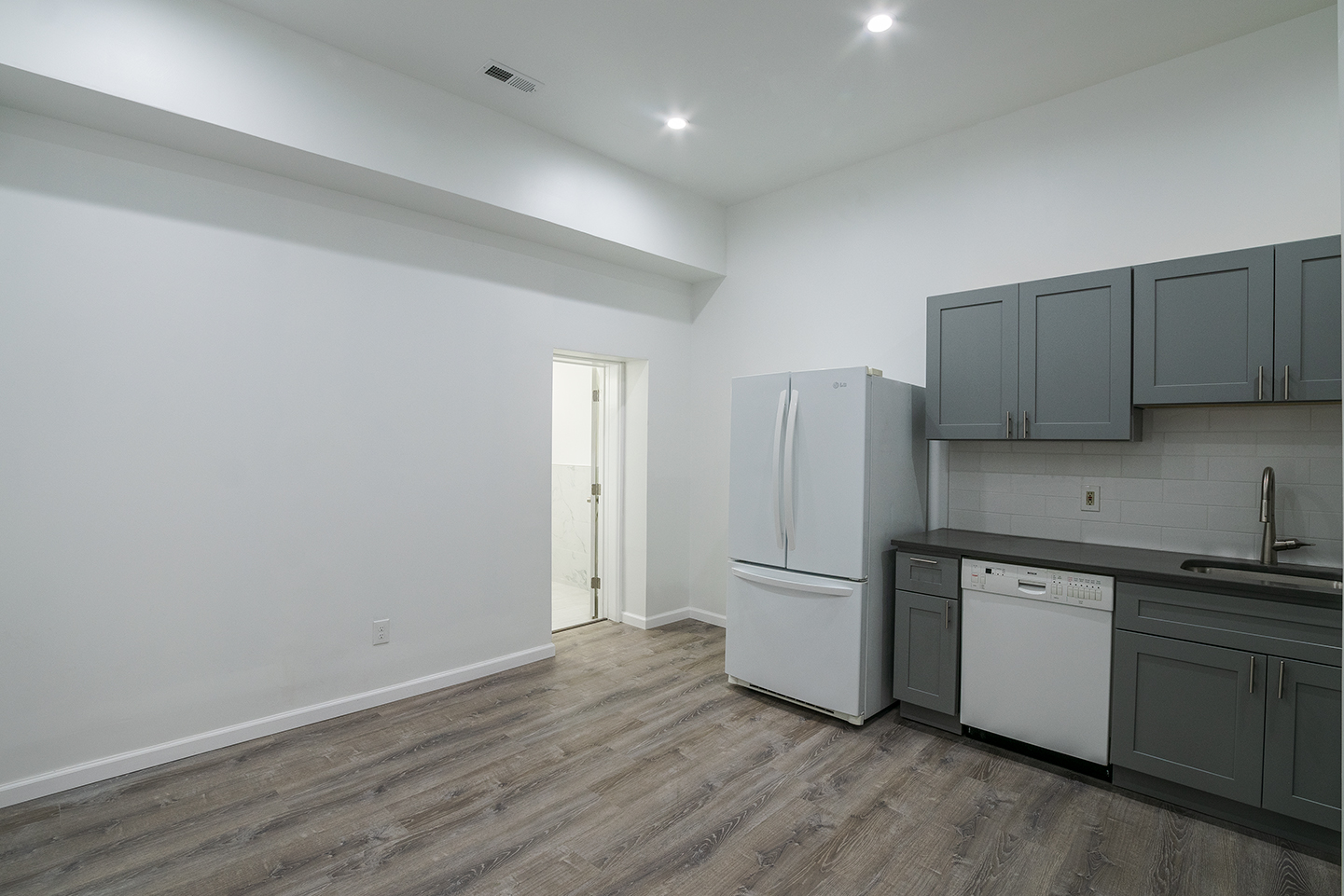 Property Photo For 39.9460912,-75.1709958