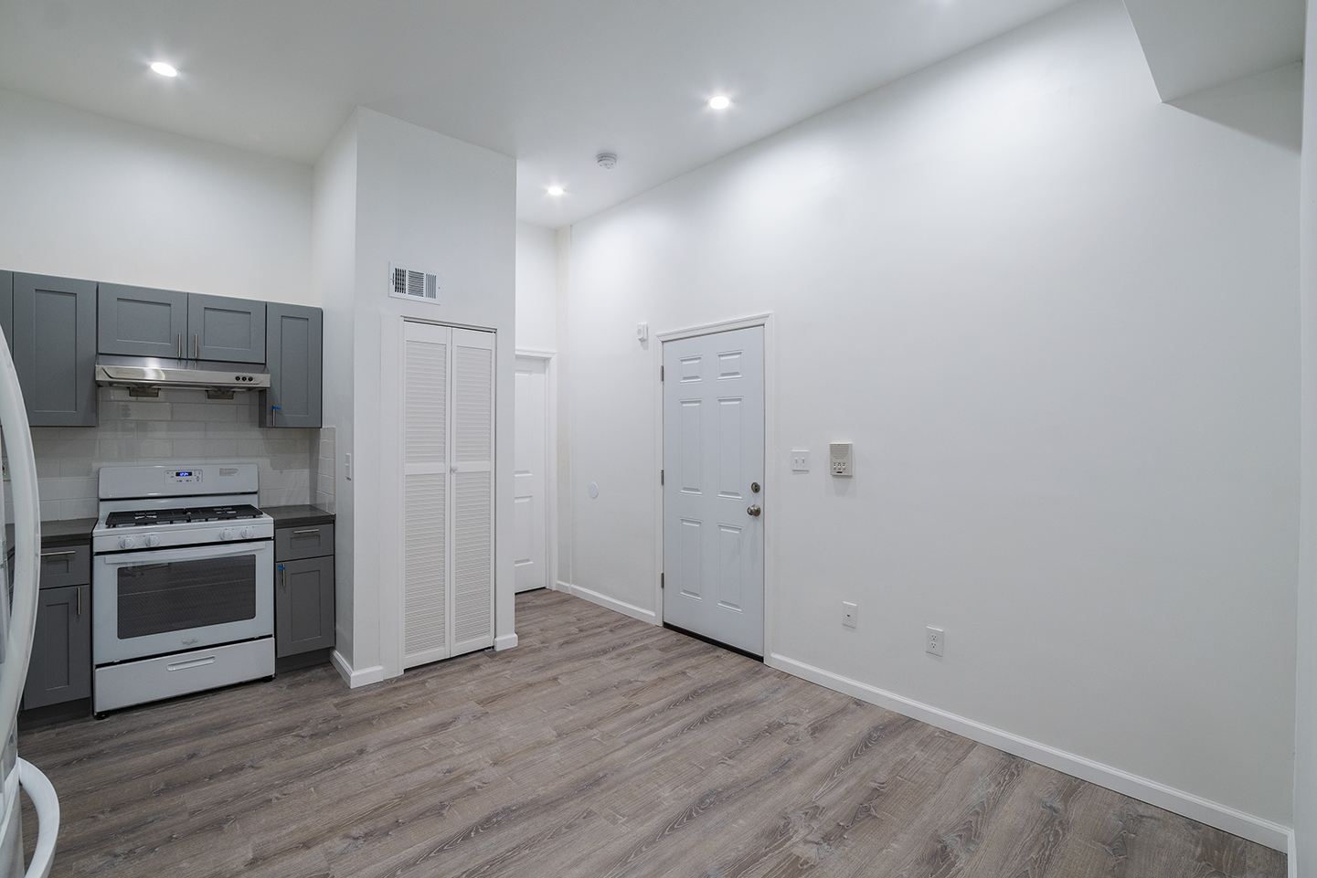 Property Photo For 39.9460912,-75.1709958