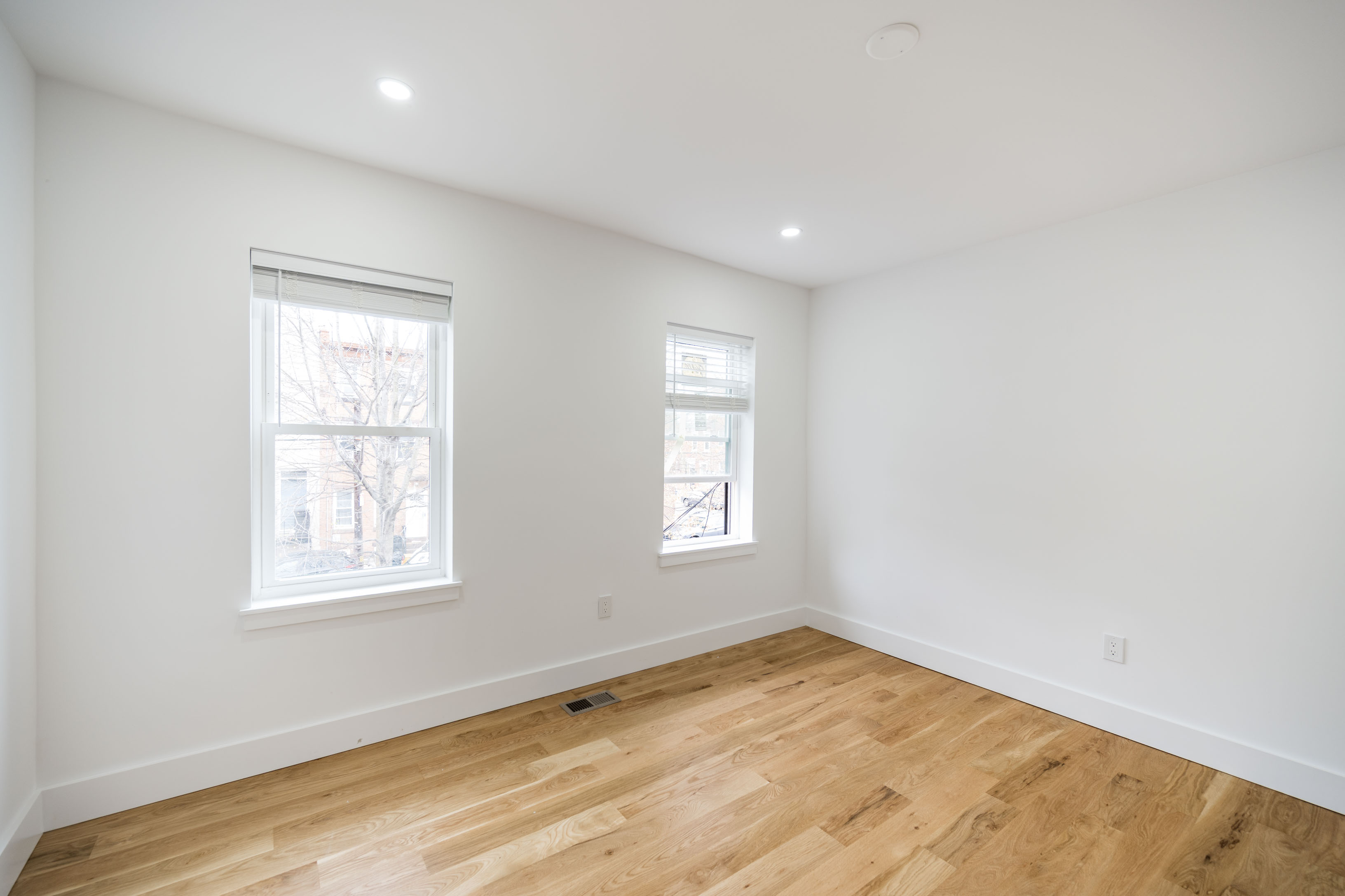 2009 E Cumberland St_-11