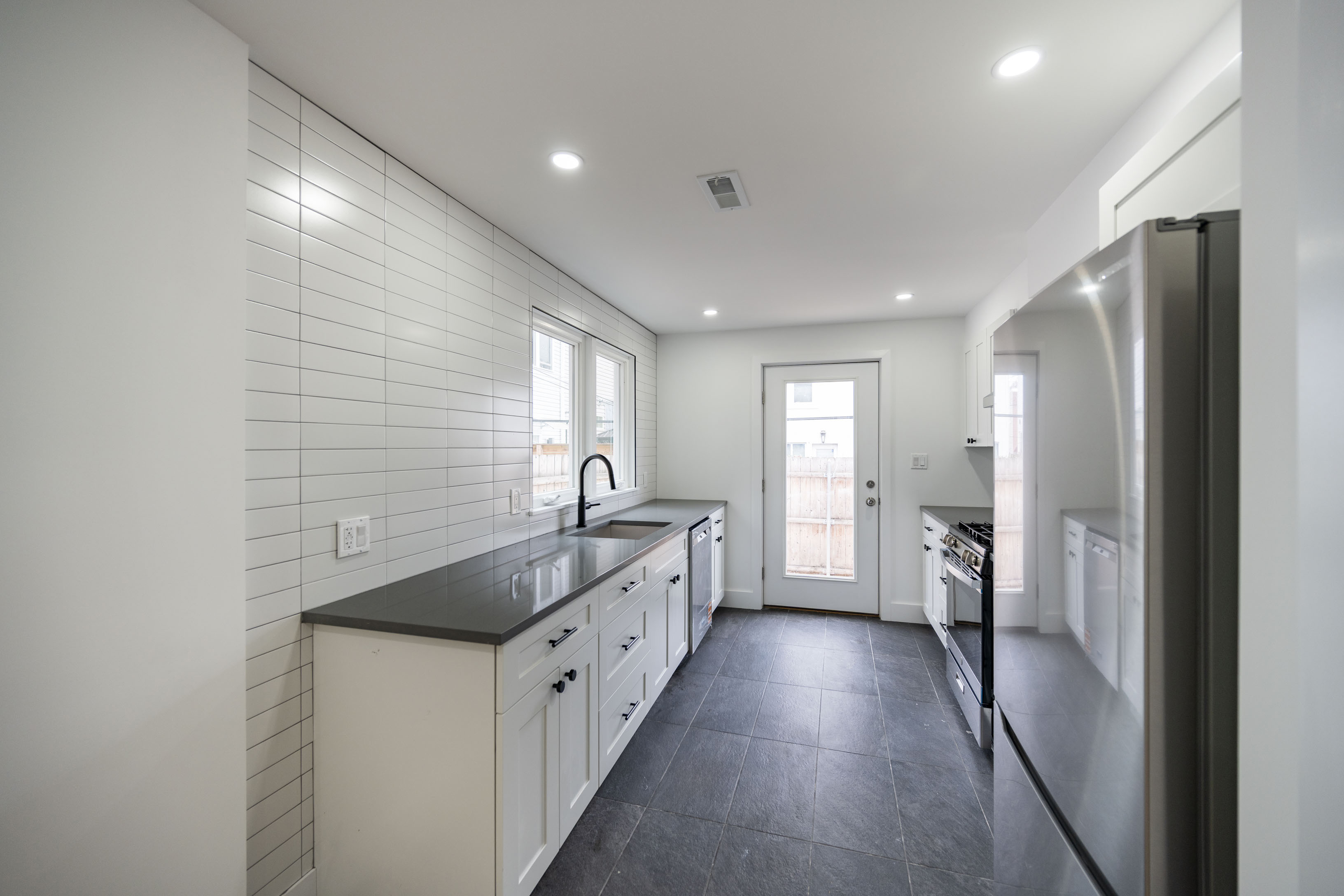 2009 E Cumberland St_-5