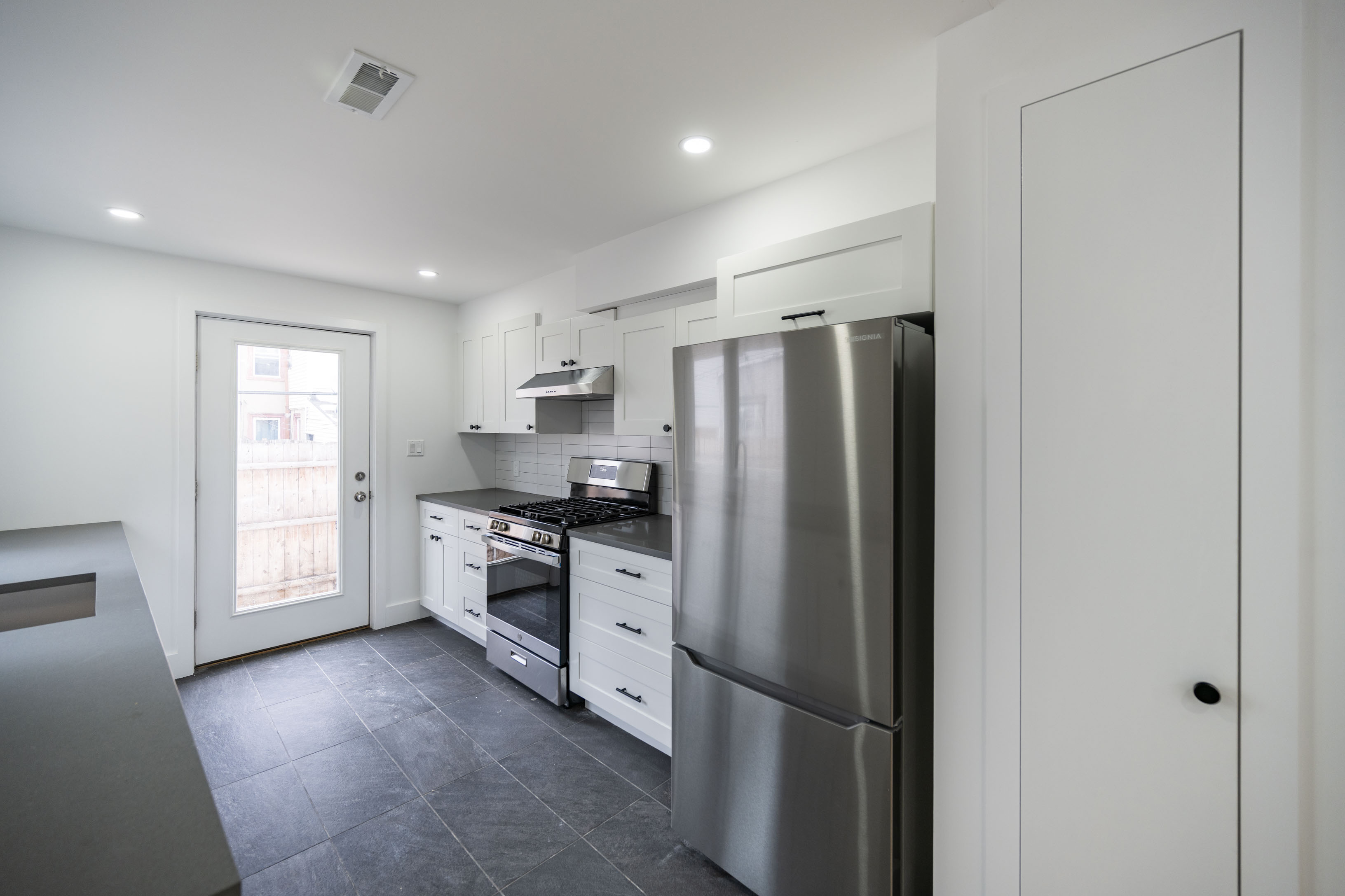 2009 E Cumberland St_-6