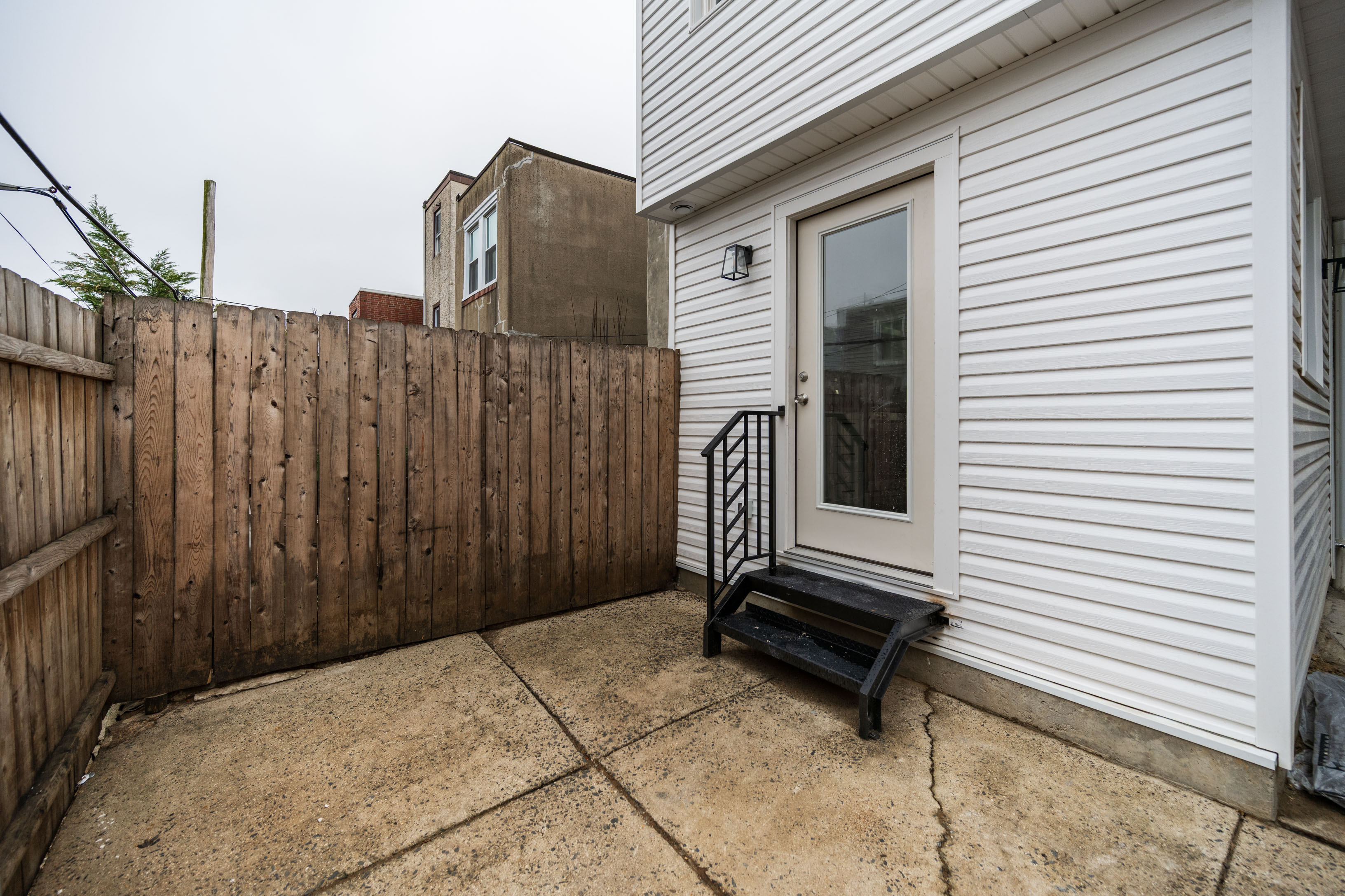 2009 E Cumberland St_-9