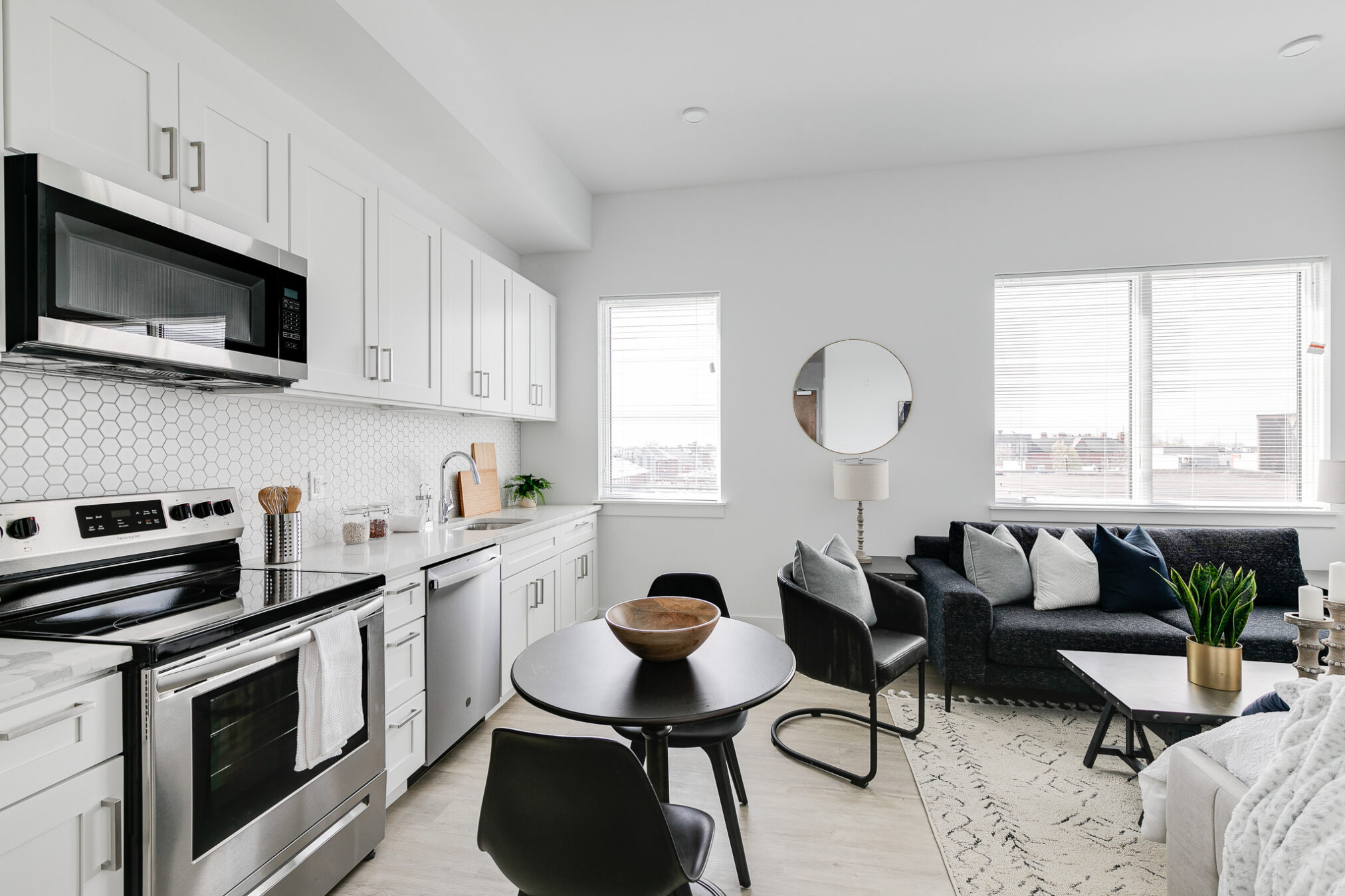 Property Photo For 2201 Washington Ave, Unit 413