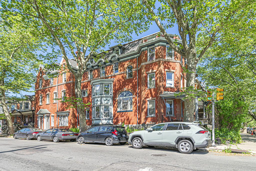 Property Photo For 5049 Spruce St, Unit 3R