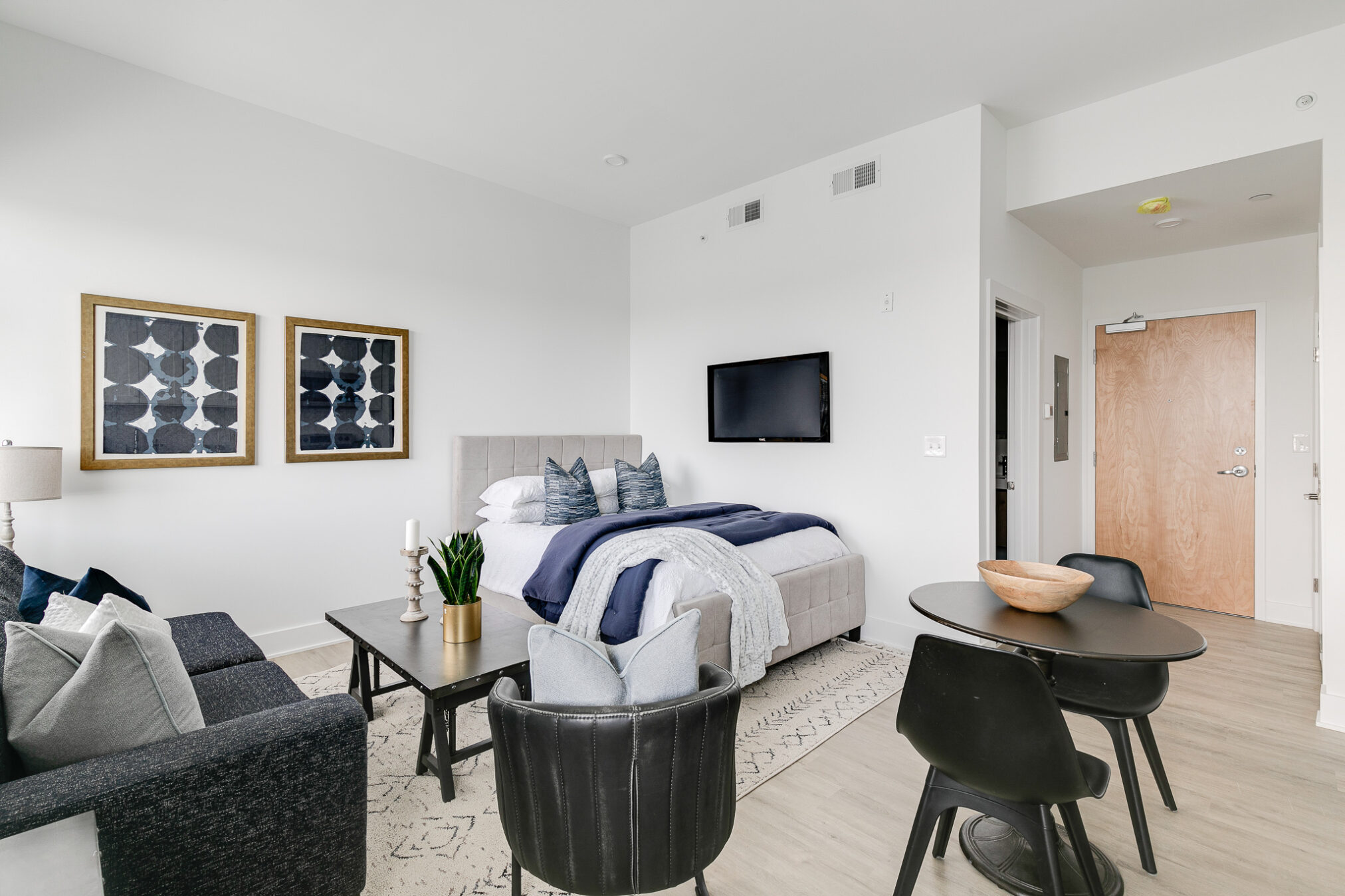 Property Photo For 2201 Washington Ave, Unit 413