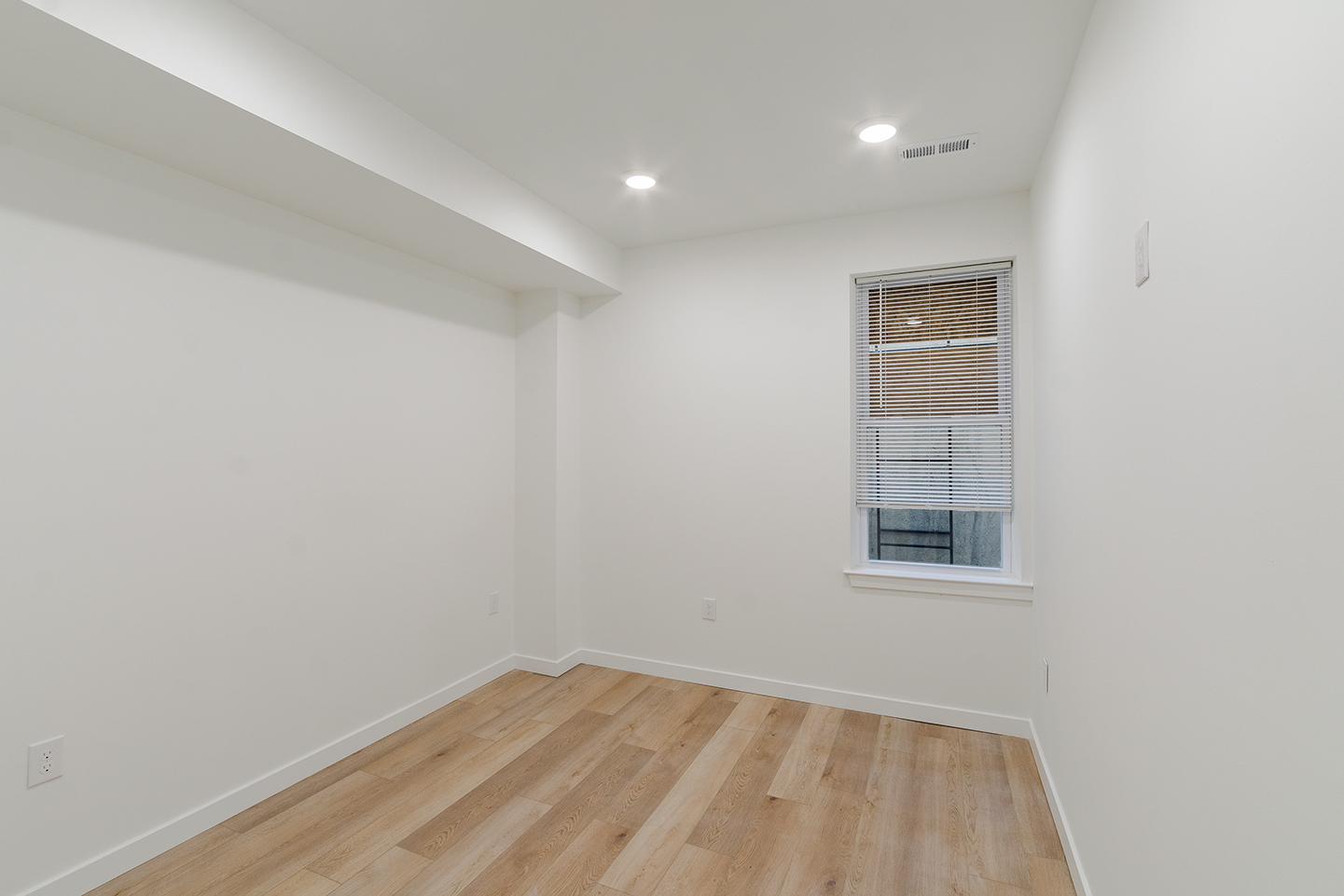 Property Photo For 1003 W Dakota St, Unit 1