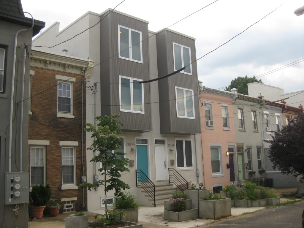 2800 cambridge homes.JPG