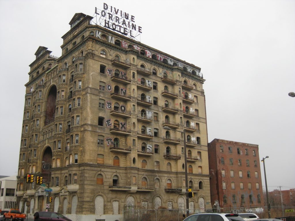 divine lorraine graf.jpg