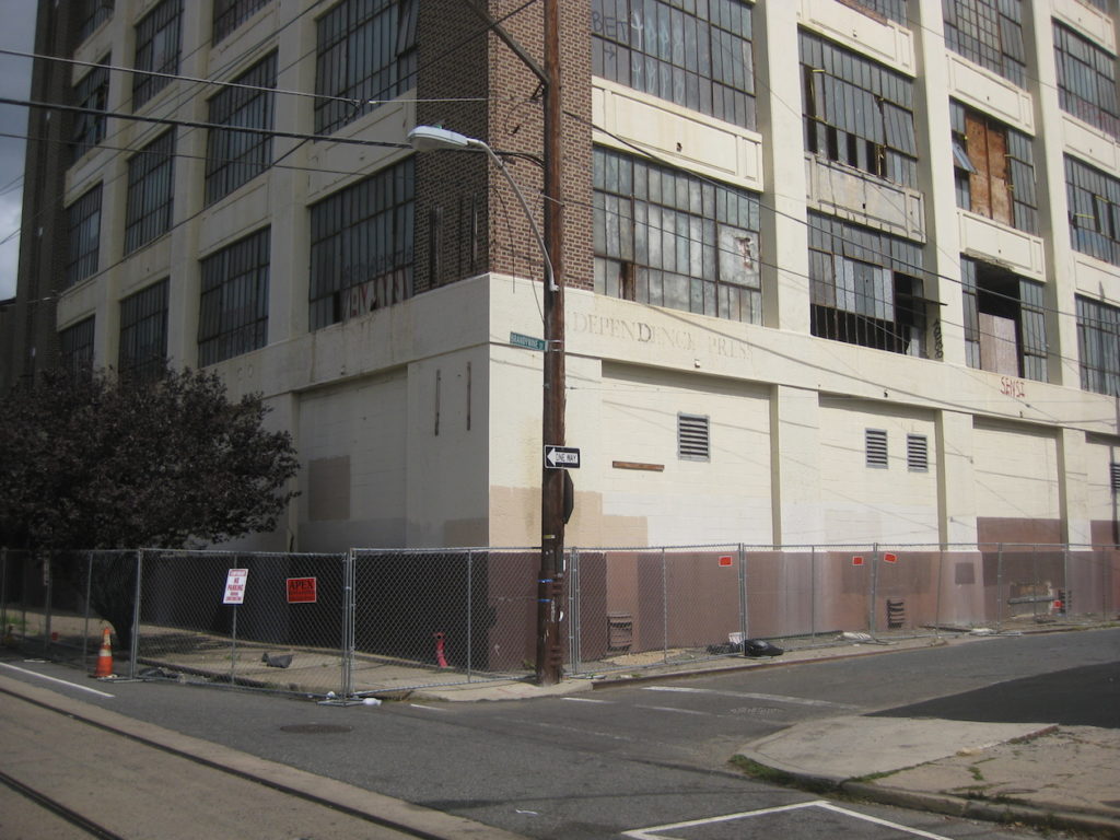 indep press fence 1.JPG