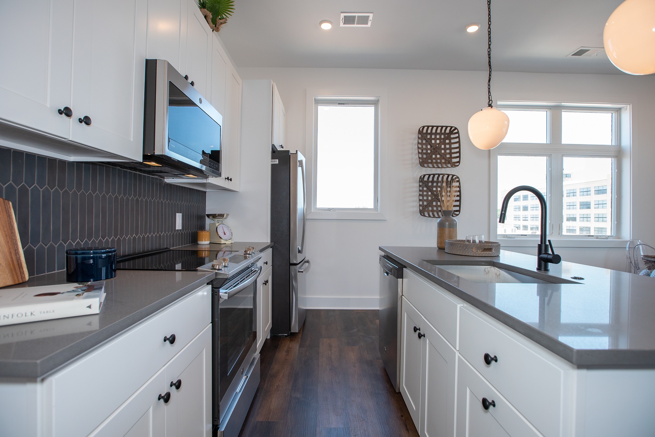 THE PORTER UNIT 402 STAMM WEFILMPHILLY-00777
