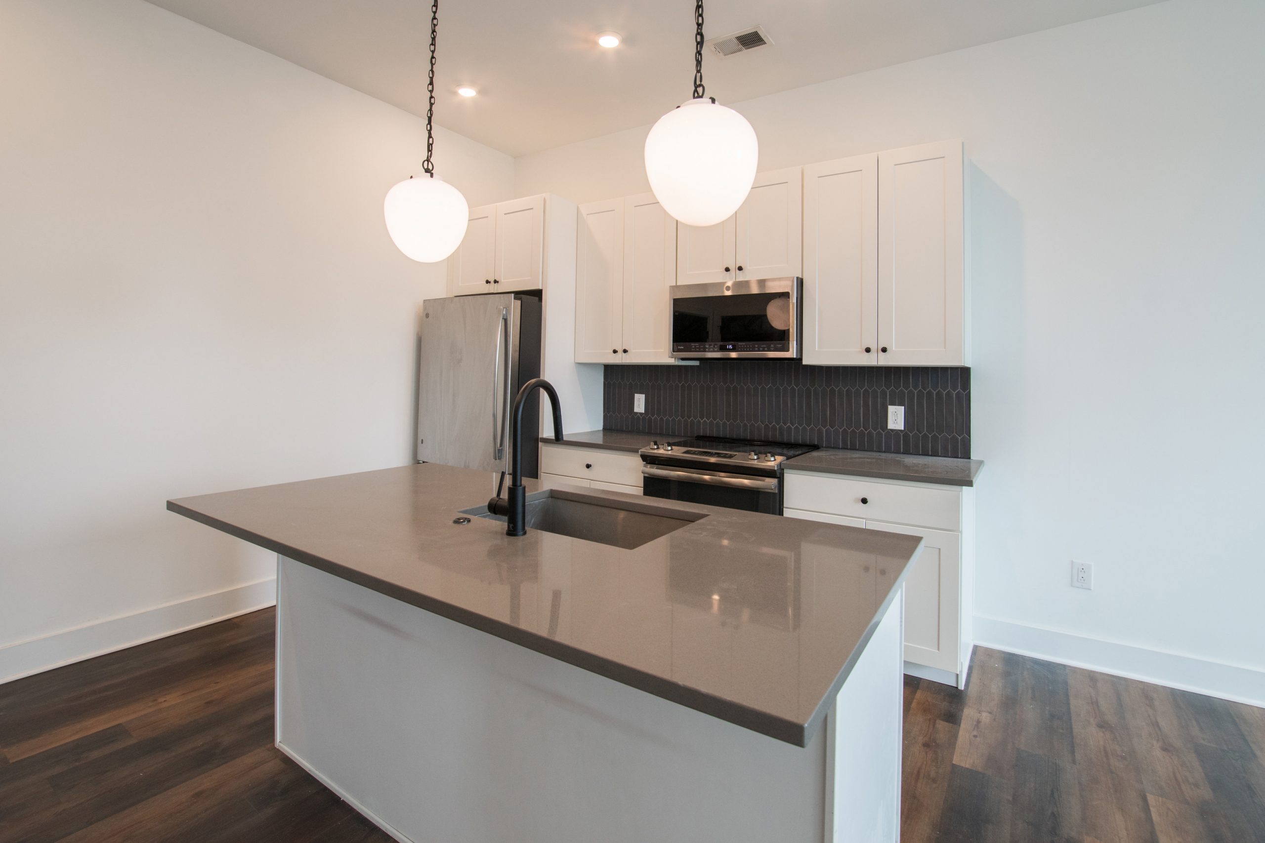 2940 W Thompson St_Unit 403_-06
