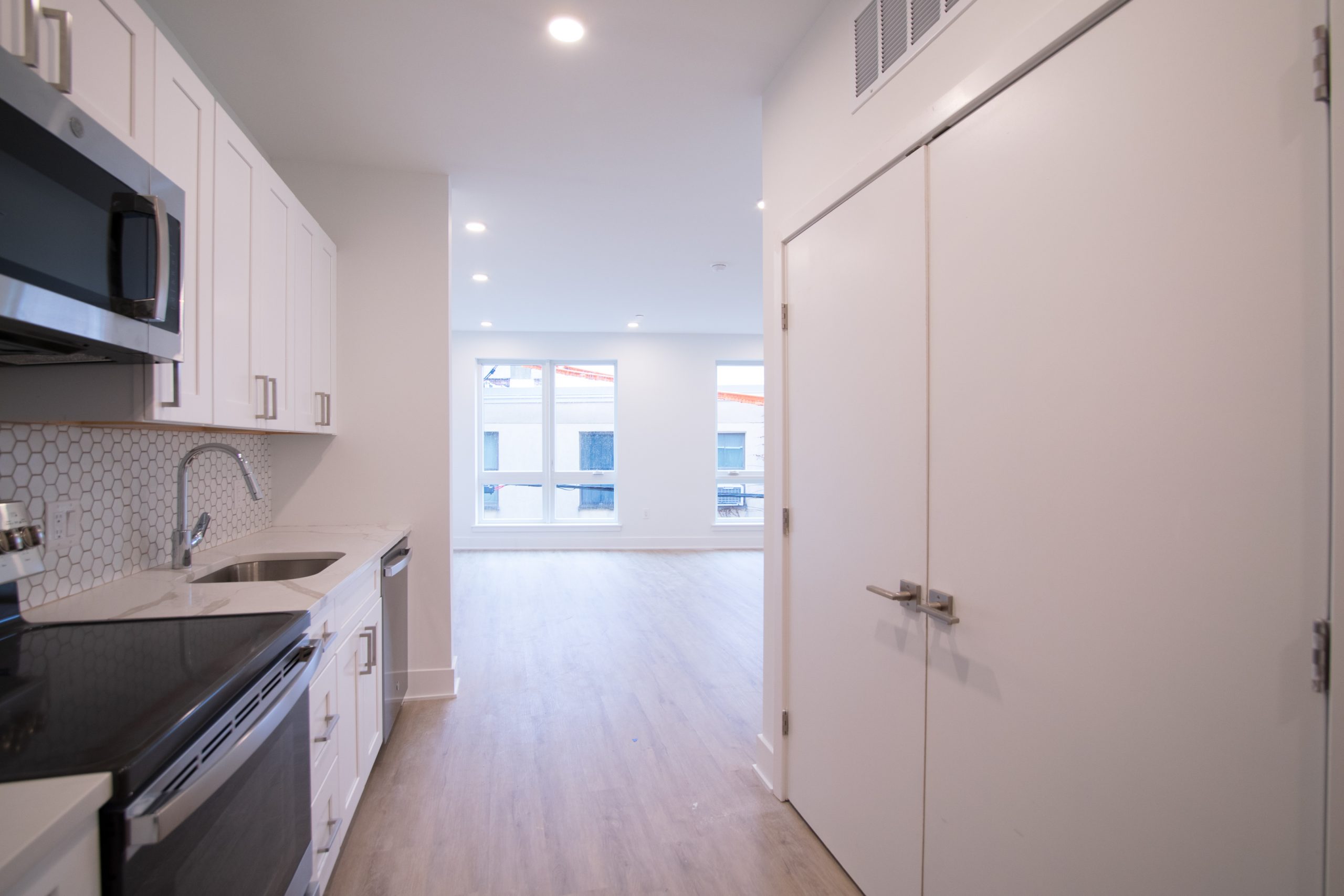 1325 N Lee Street-11