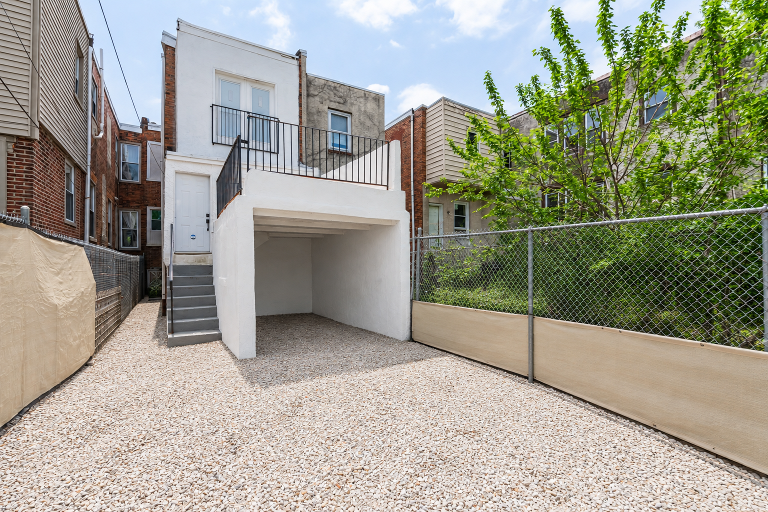 Tidy Rowhouse Gravel Courtyard