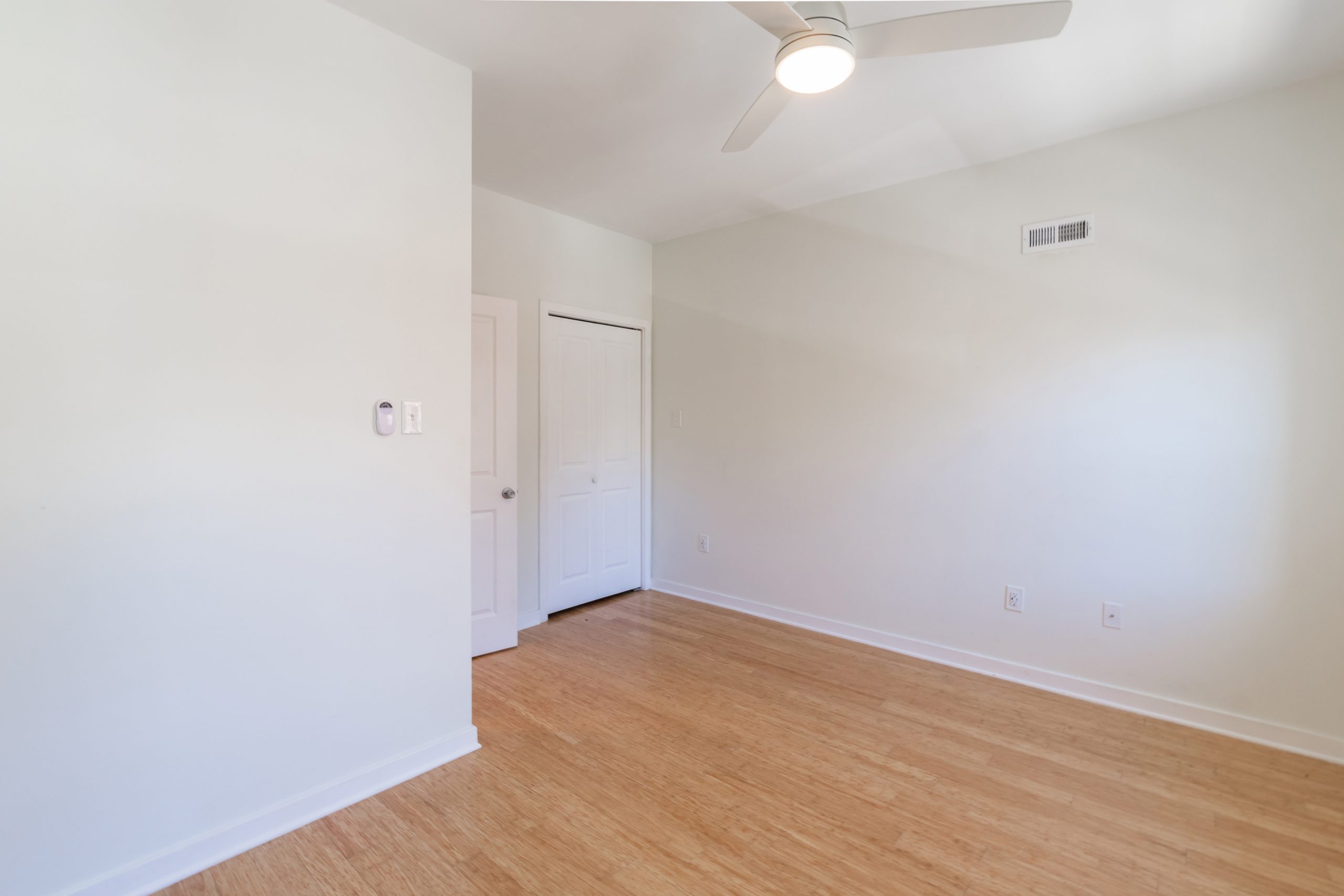 2208 Montrose St_-23