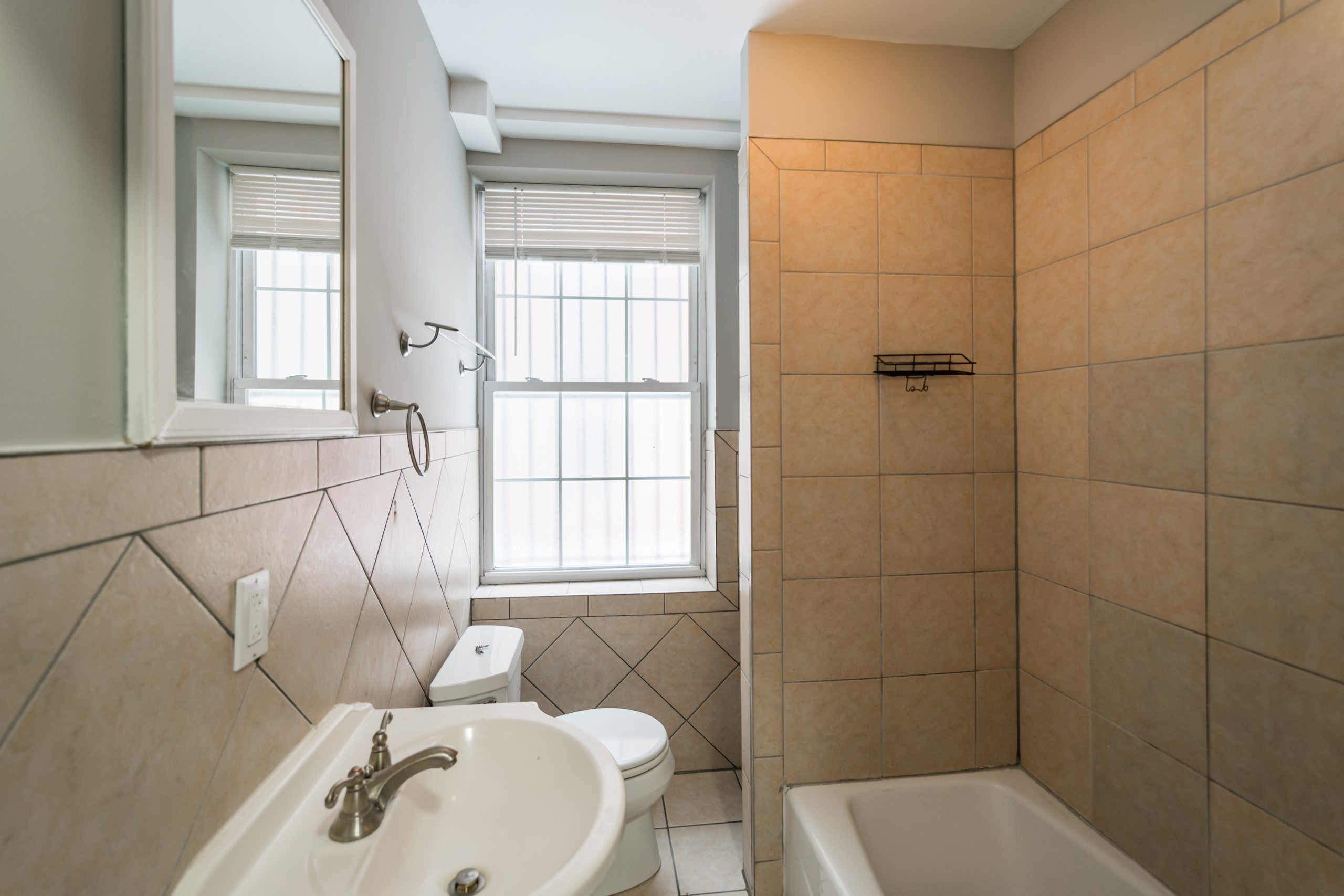 2123 Spring Garden St_Unit 1R_ (4)