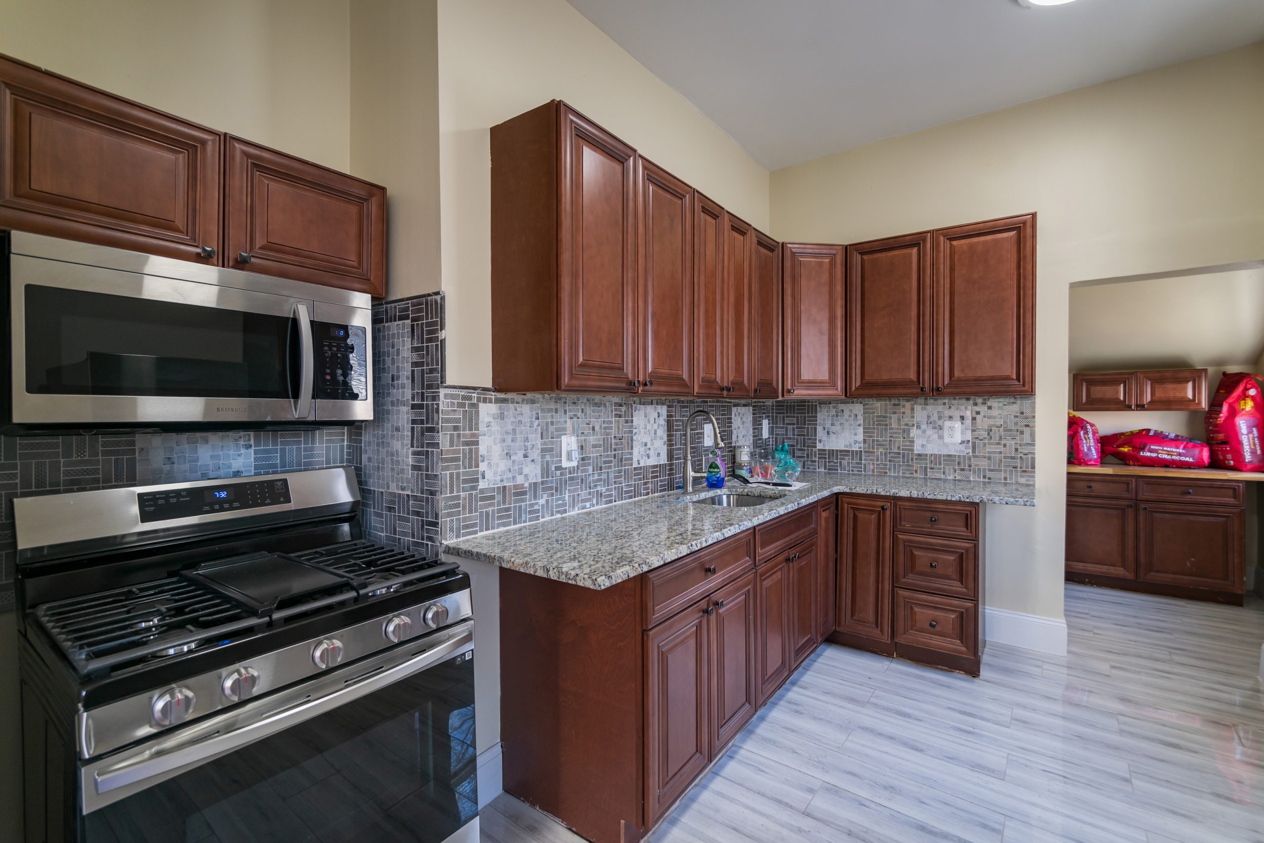 5426 W Jefferson St_-07