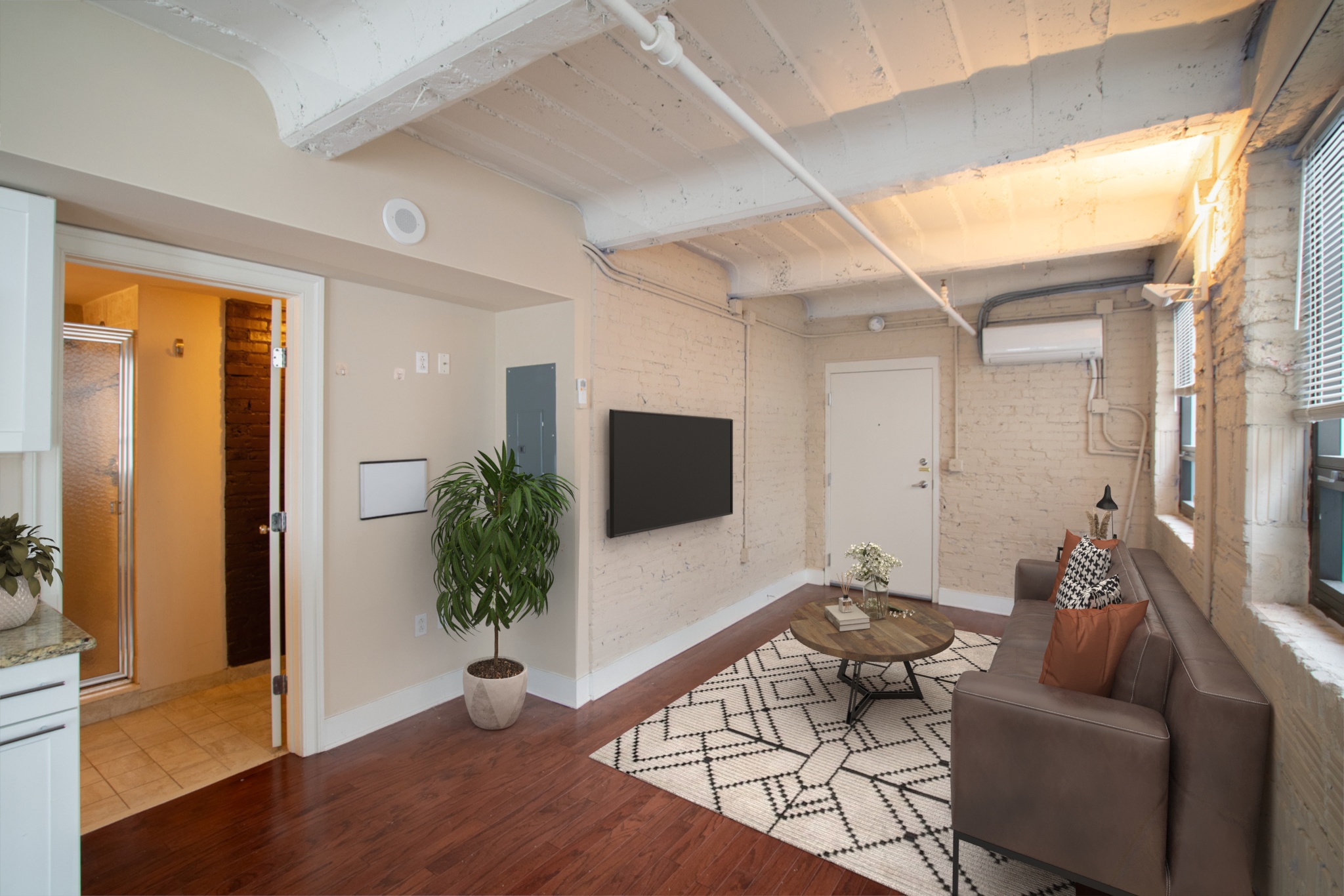 1767025666001378325_176702561272196_studio_3