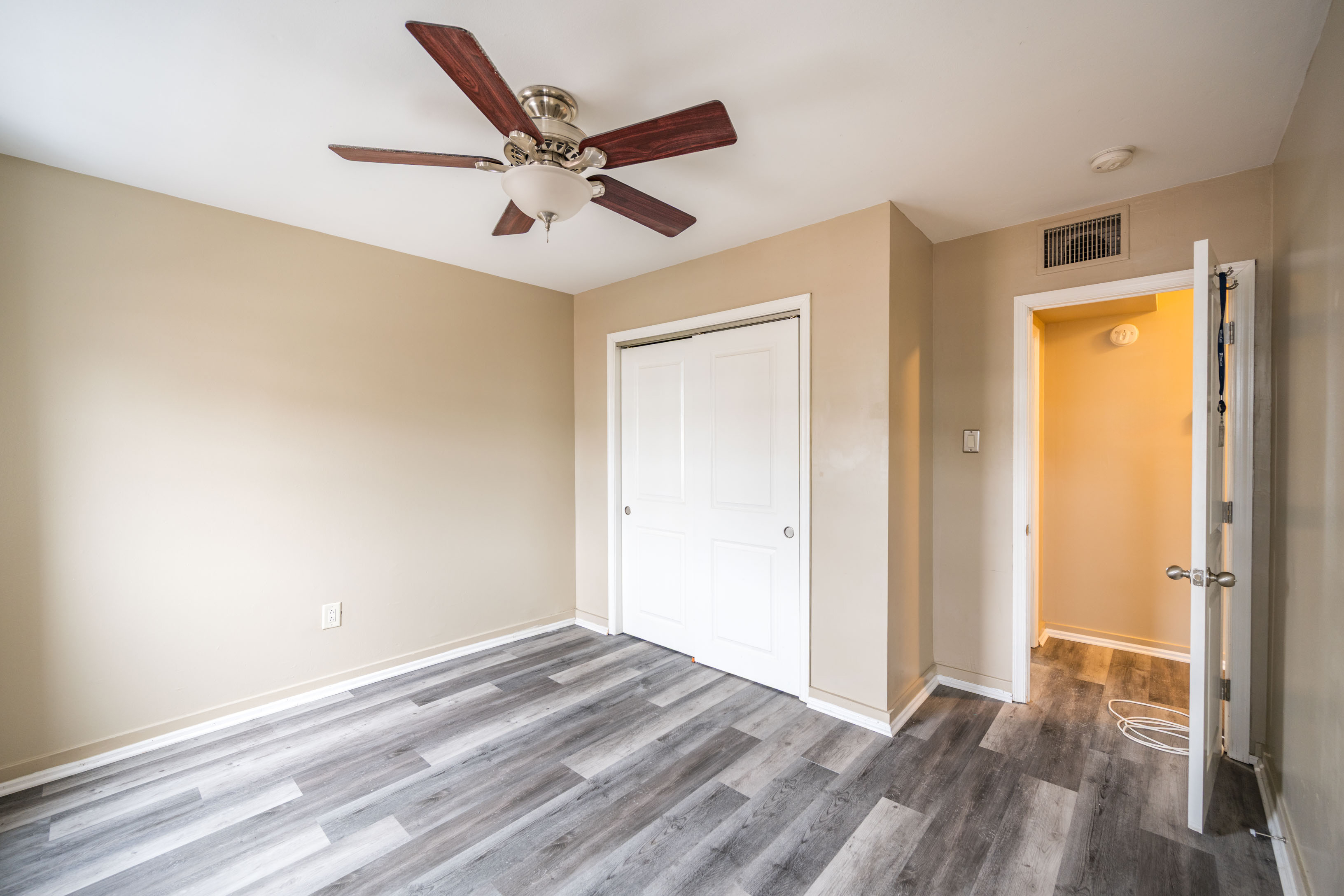 2220 Fitzwater (Upper)_Unit 2_-04