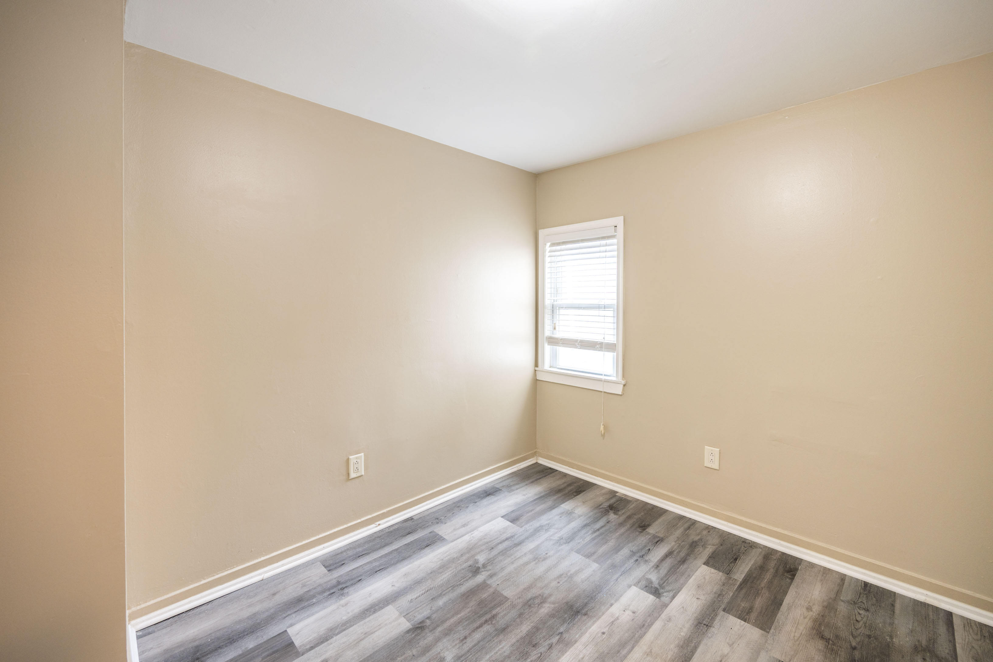 2220 Fitzwater (Upper)_Unit 2_-05