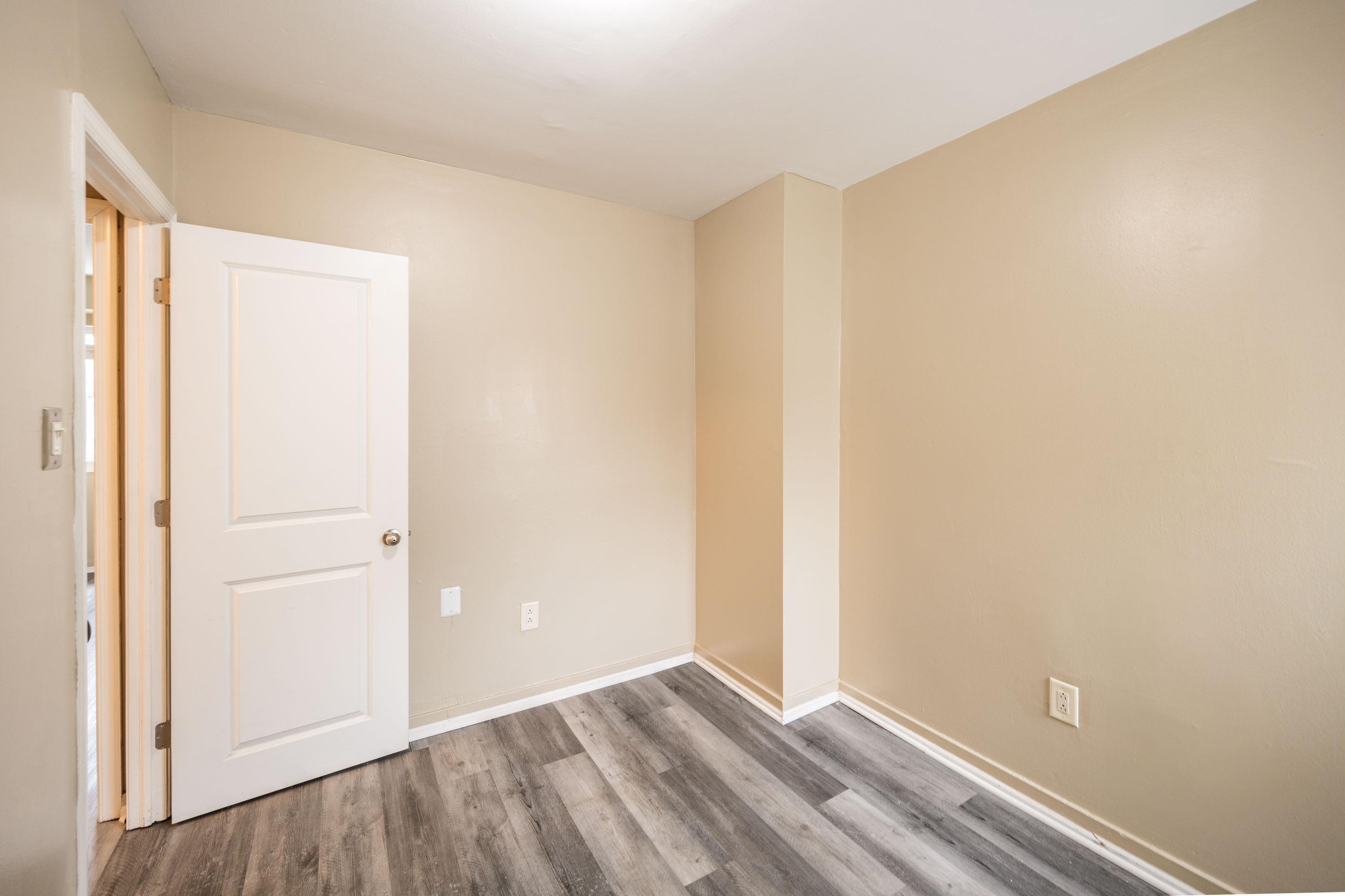 2220 Fitzwater (Upper)_Unit 2_-06