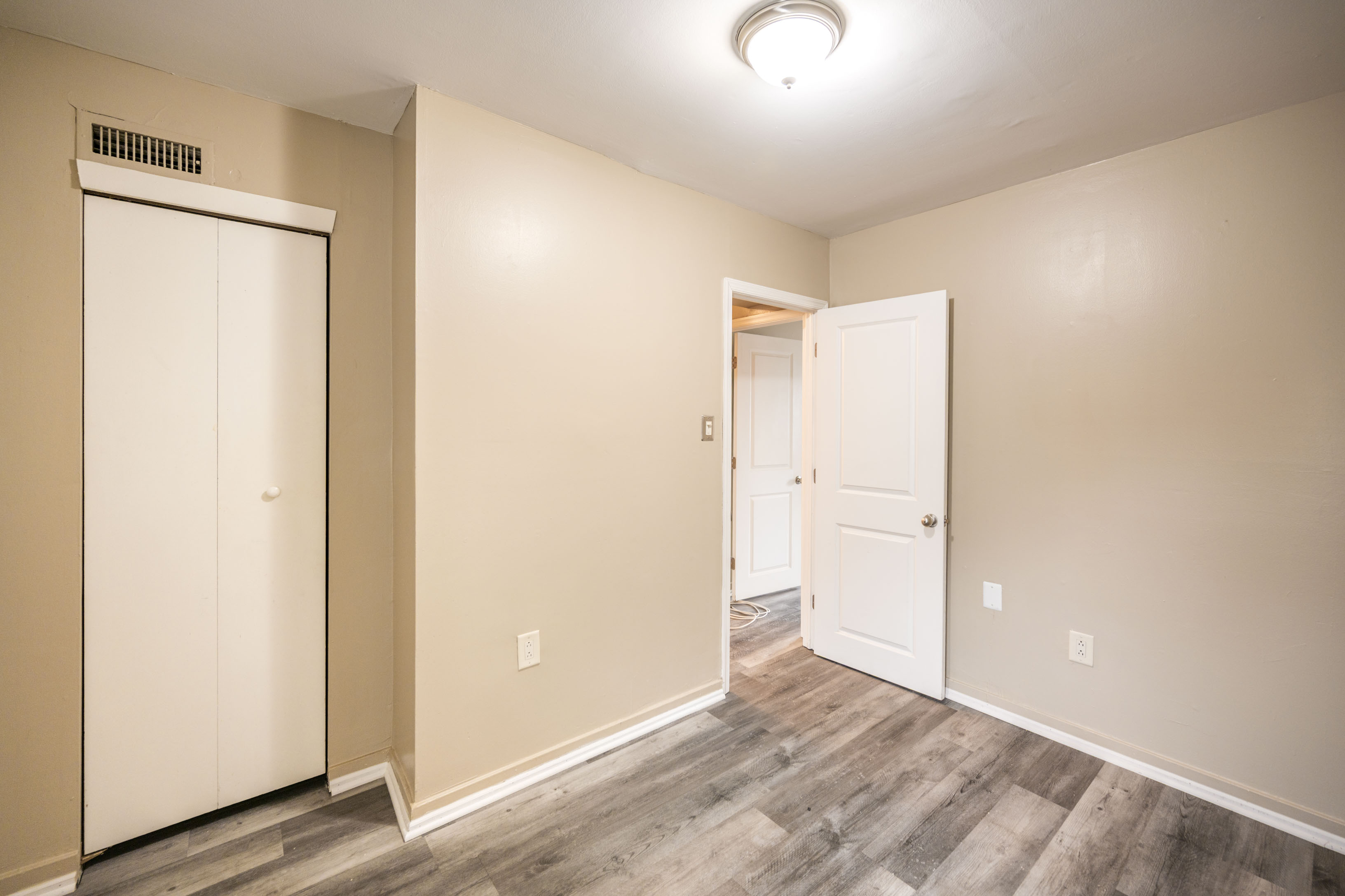 2220 Fitzwater (Upper)_Unit 2_-07