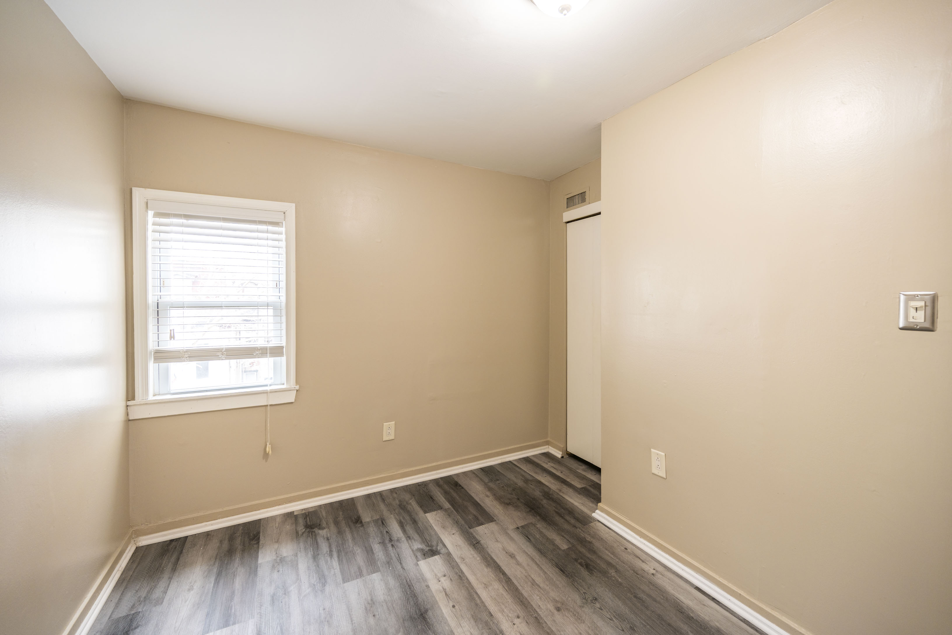 2220 Fitzwater (Upper)_Unit 2_-08