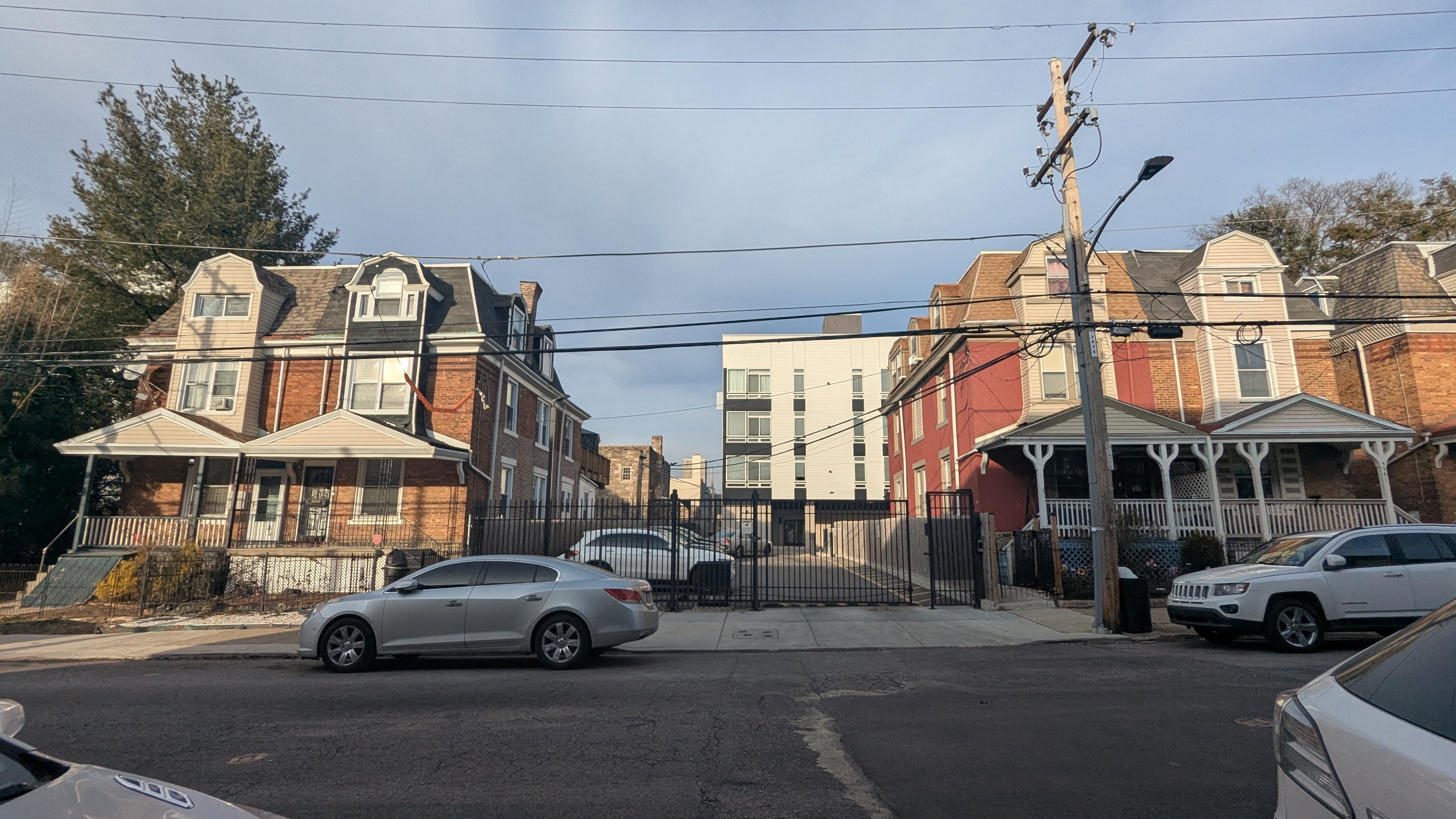 PXL_20250224_212043075-min