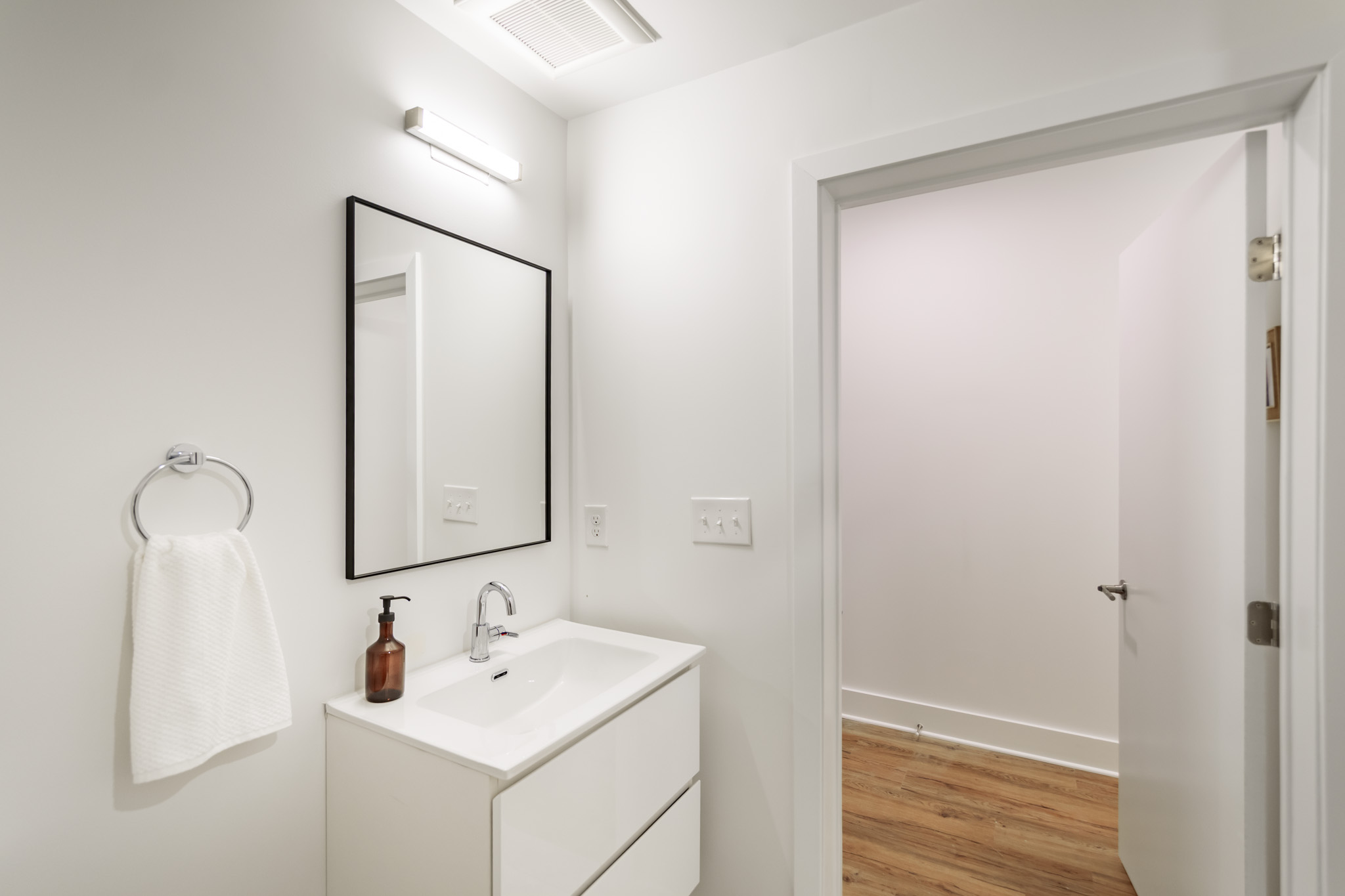 2101 Washington Ave_Unit 18 (Staged)_ (12)