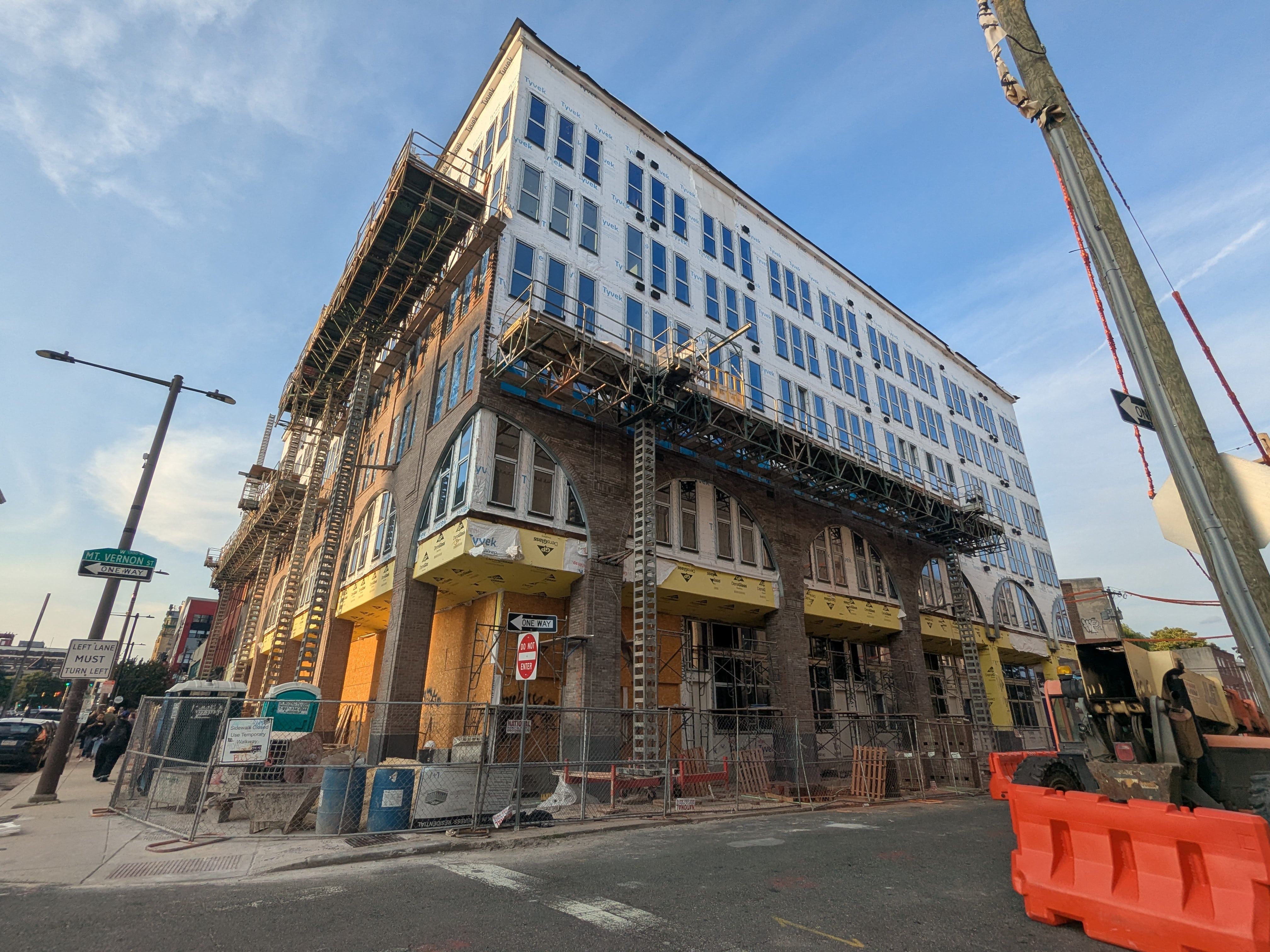 PXL_20250620_232817510-min