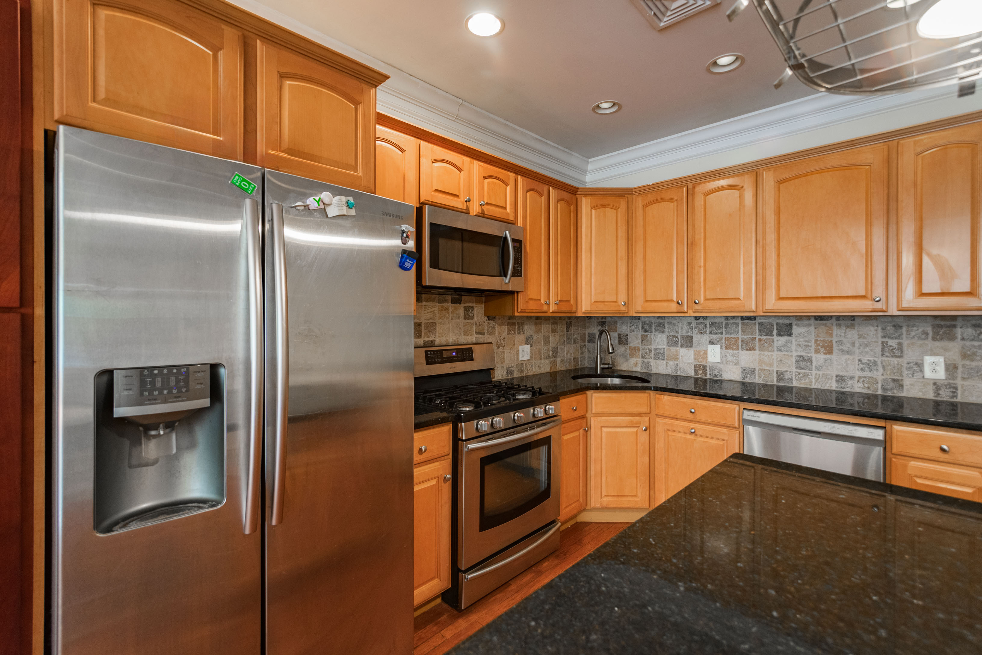 2236 Christian St_-03