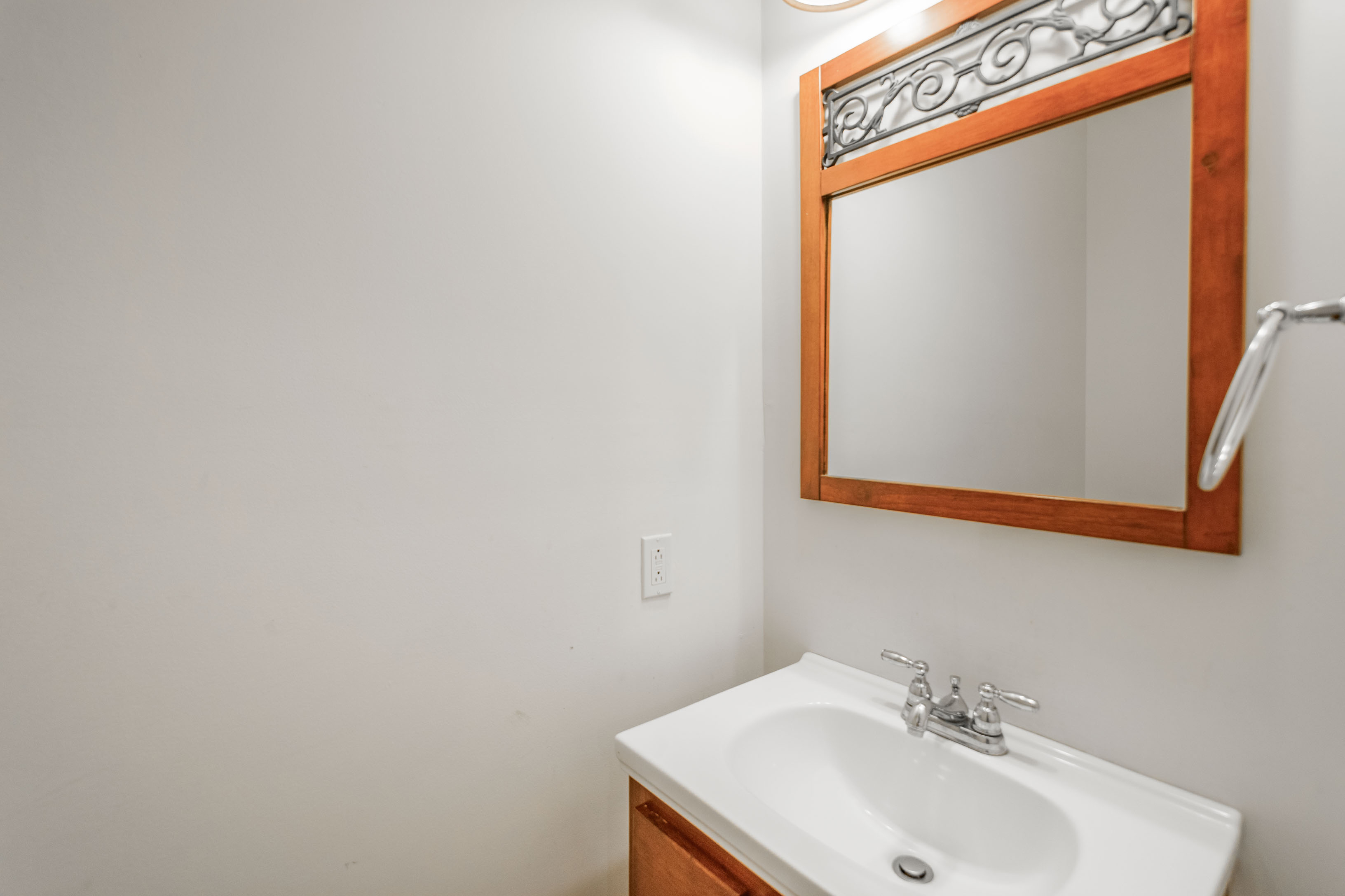 2236 Christian St_-08