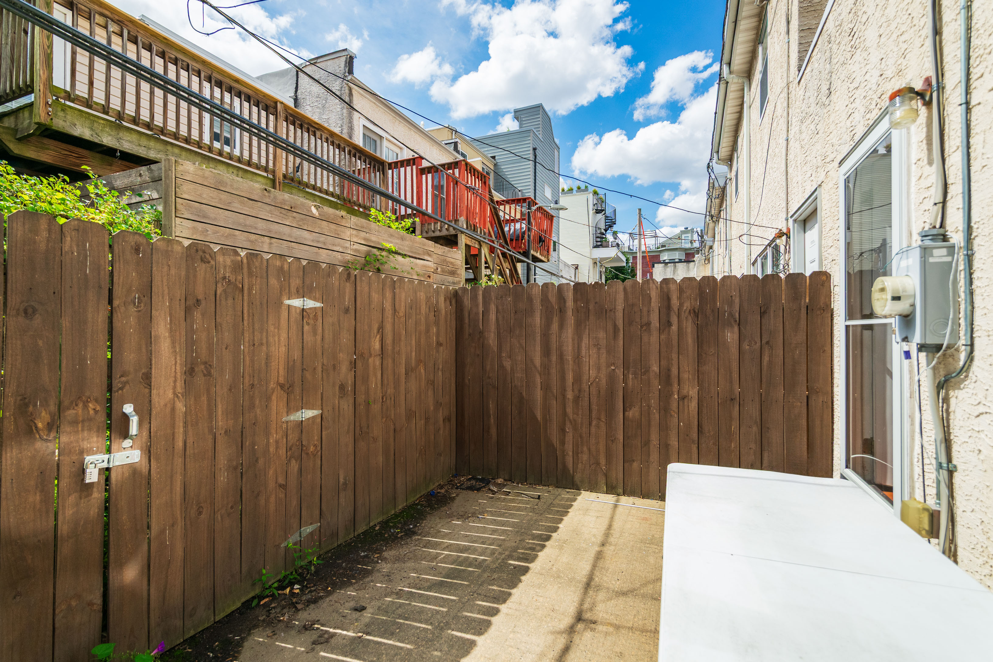 2236 Christian St_-09