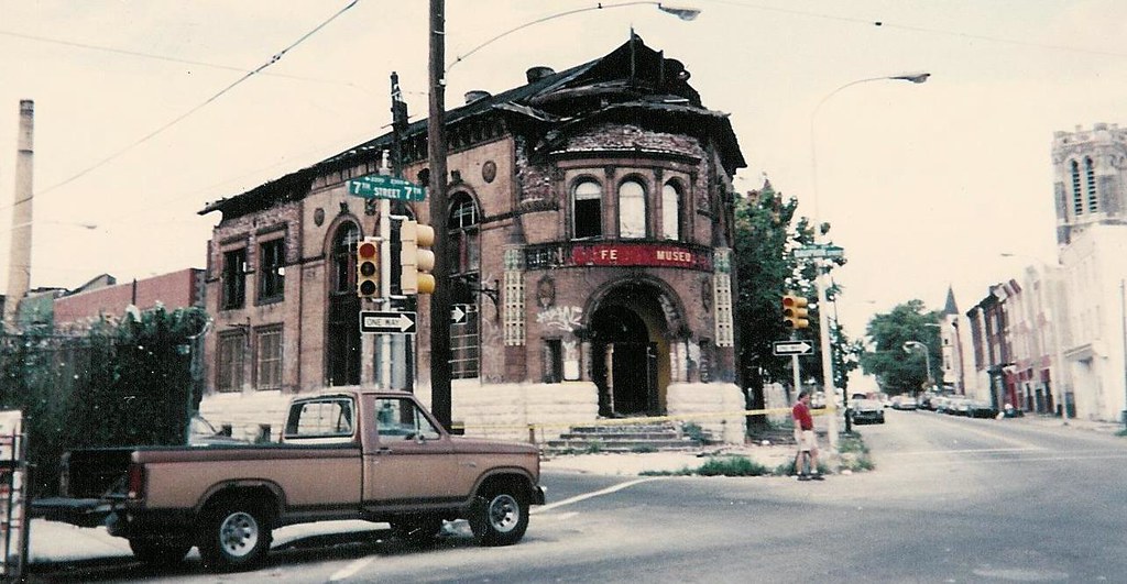 6117244047_888859693b_b