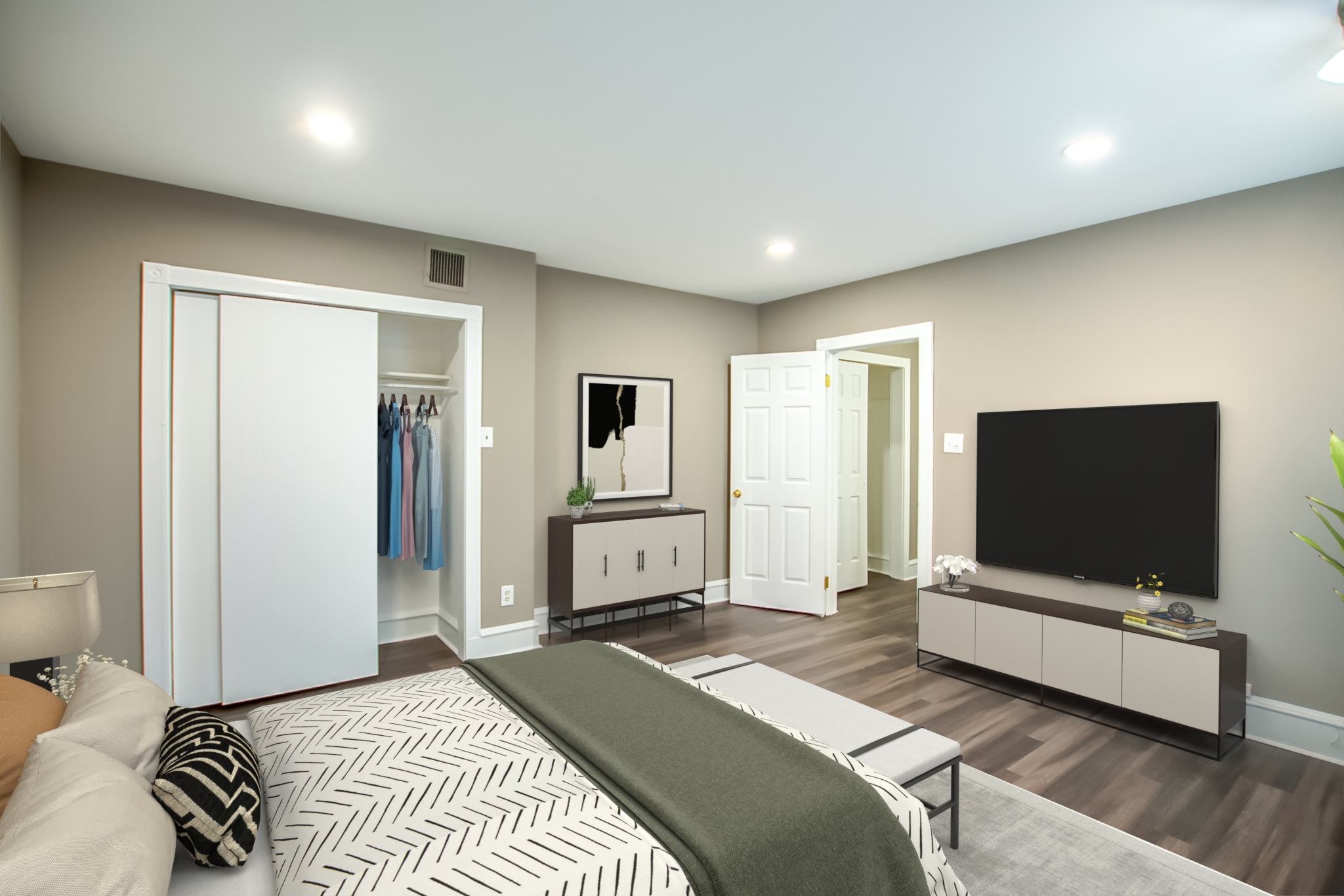 919 Pine St_Unit 1R (Staged)_ (4)