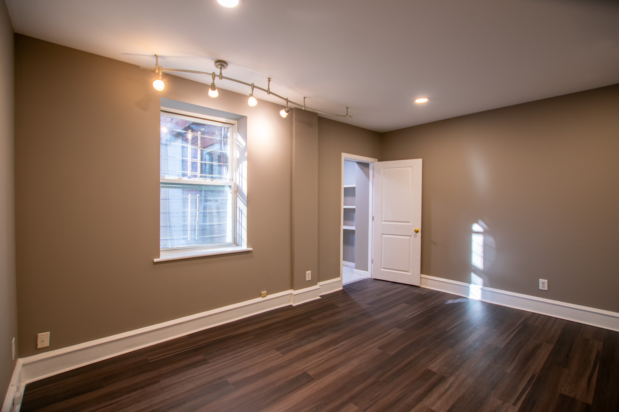 919_Pine_St_Unit_1R-11