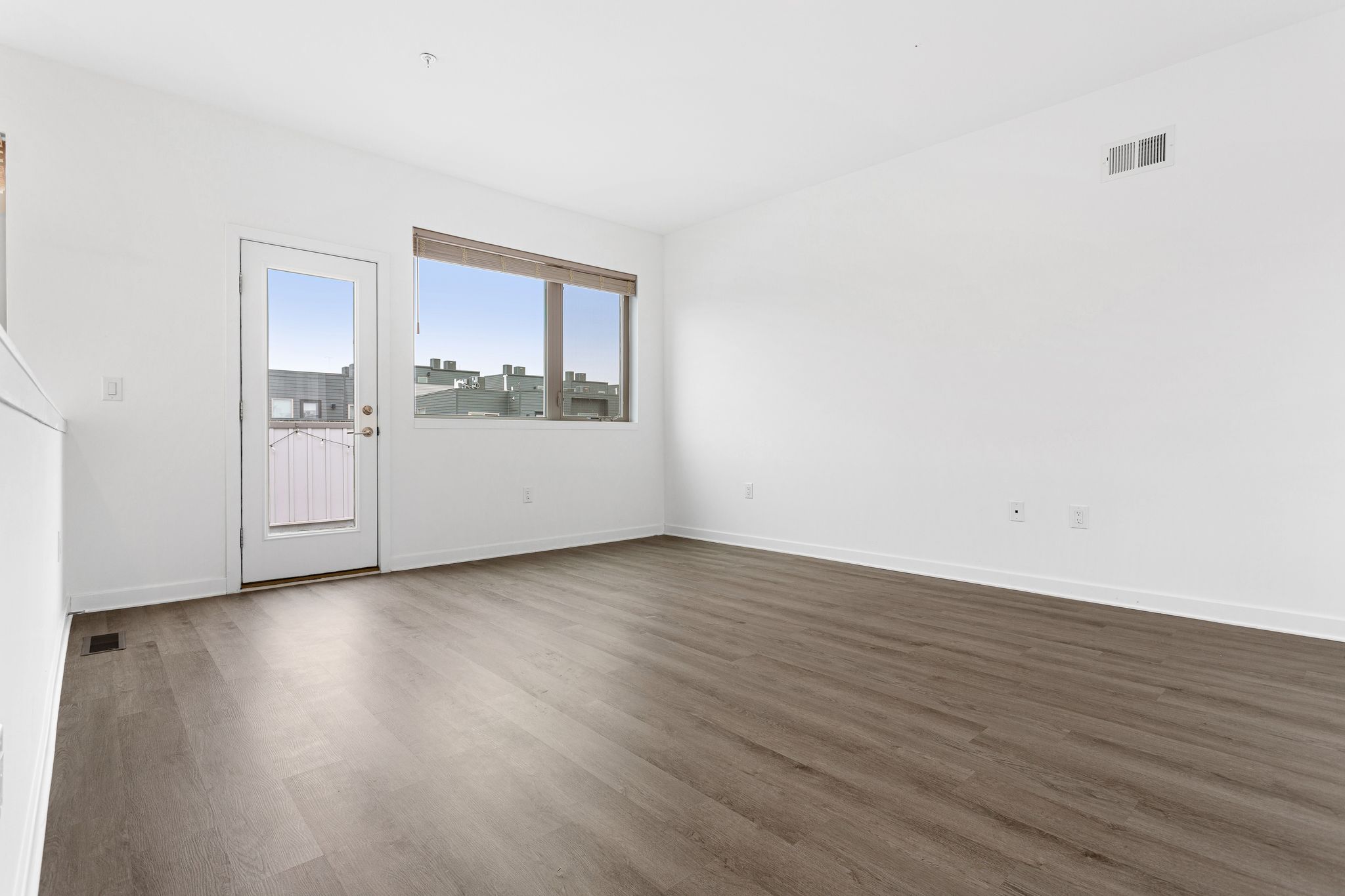 21_3121 Beachview Ln-Full-17