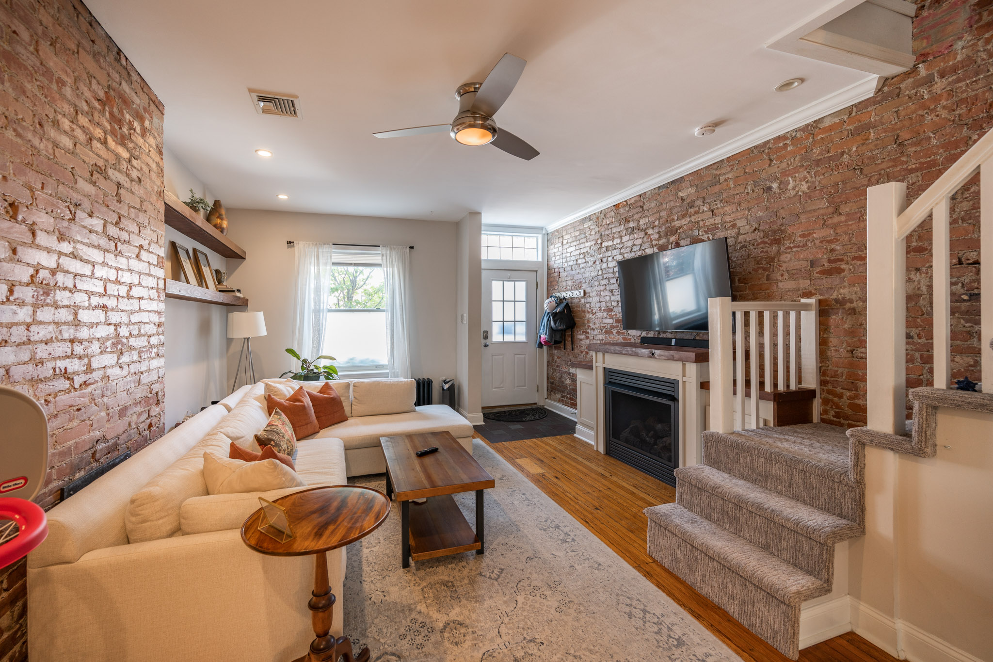 1011 S 24th St_-03