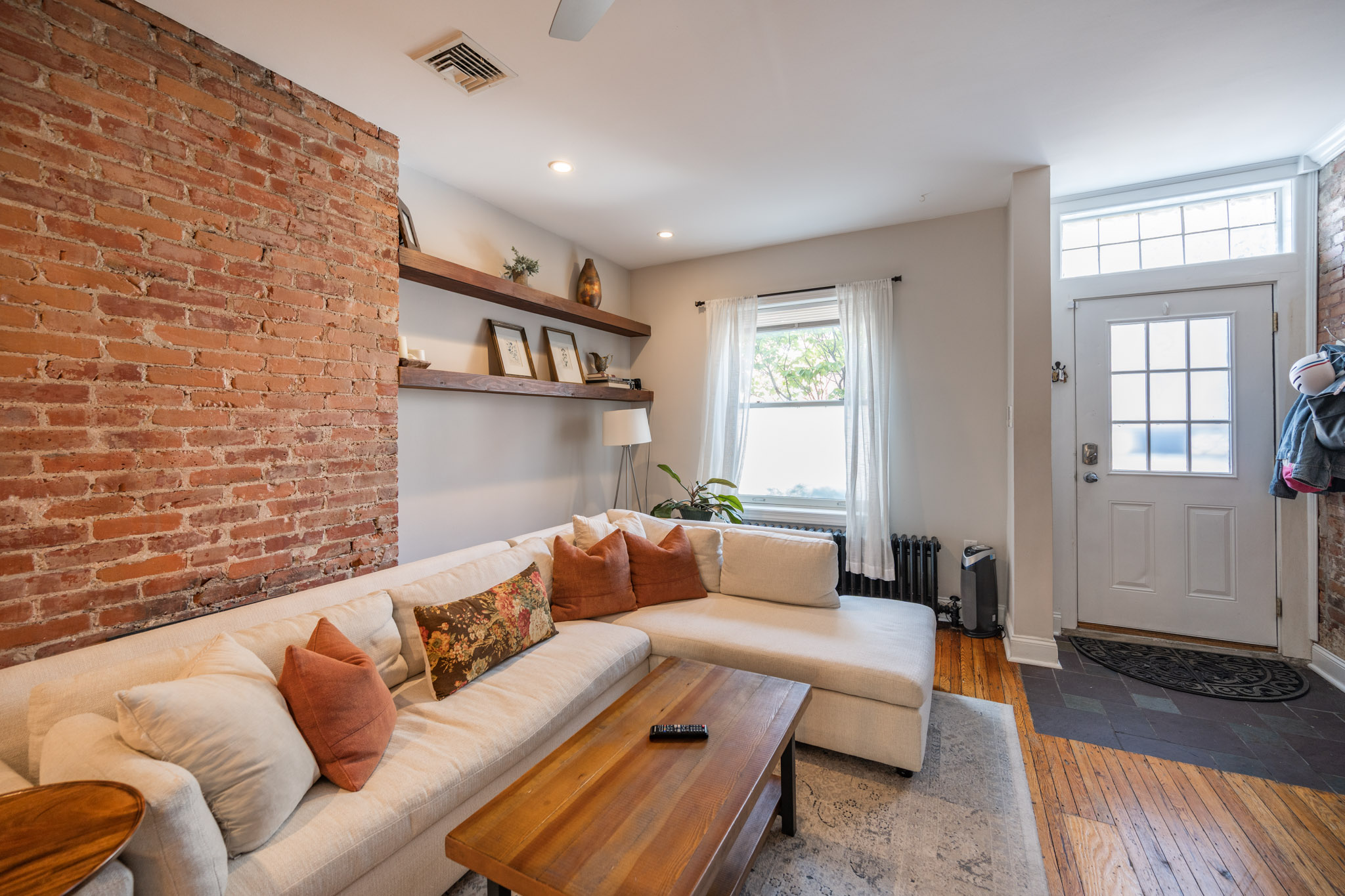 1011 S 24th St_-04