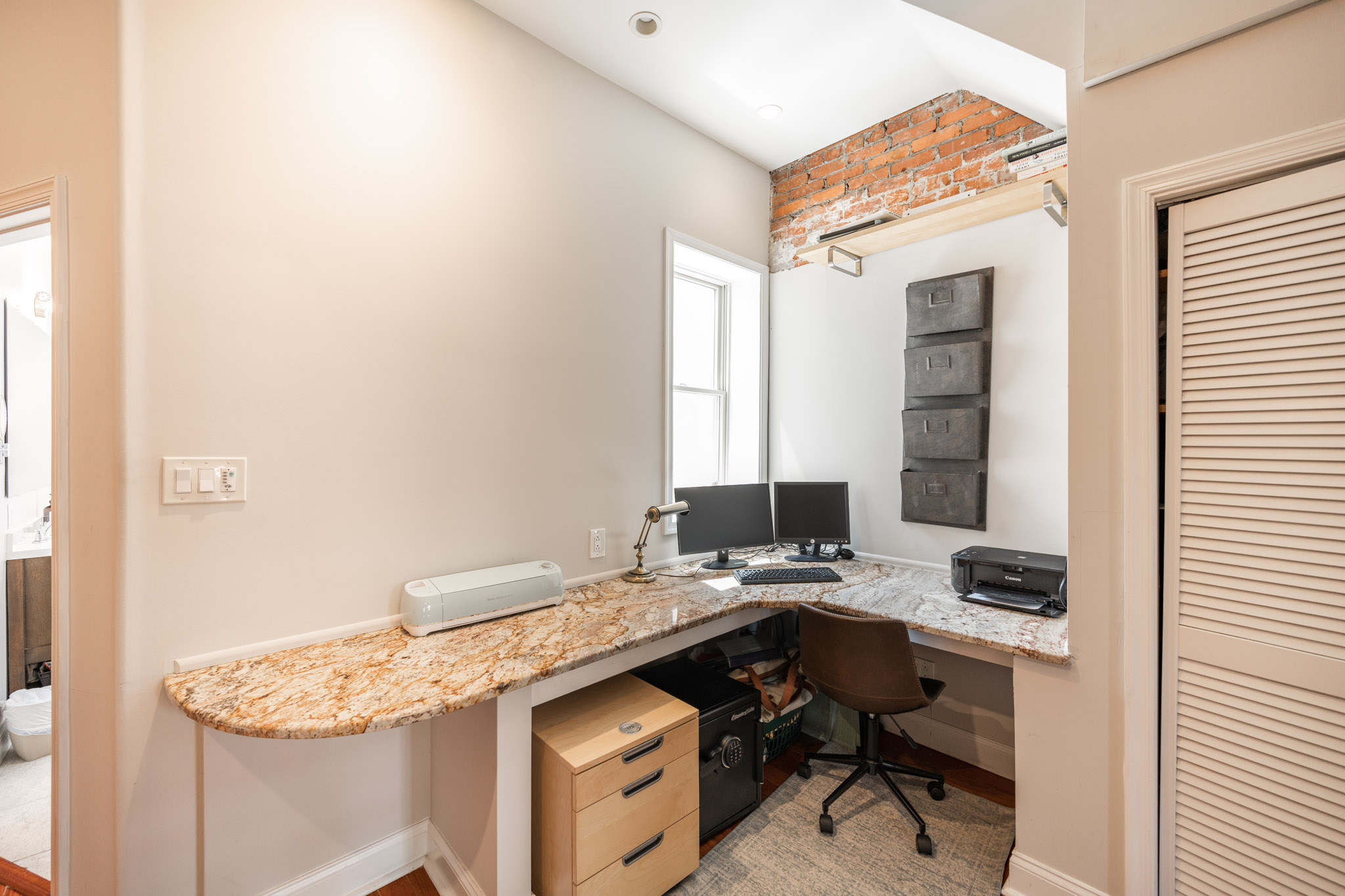 1011 S 24th St_-32
