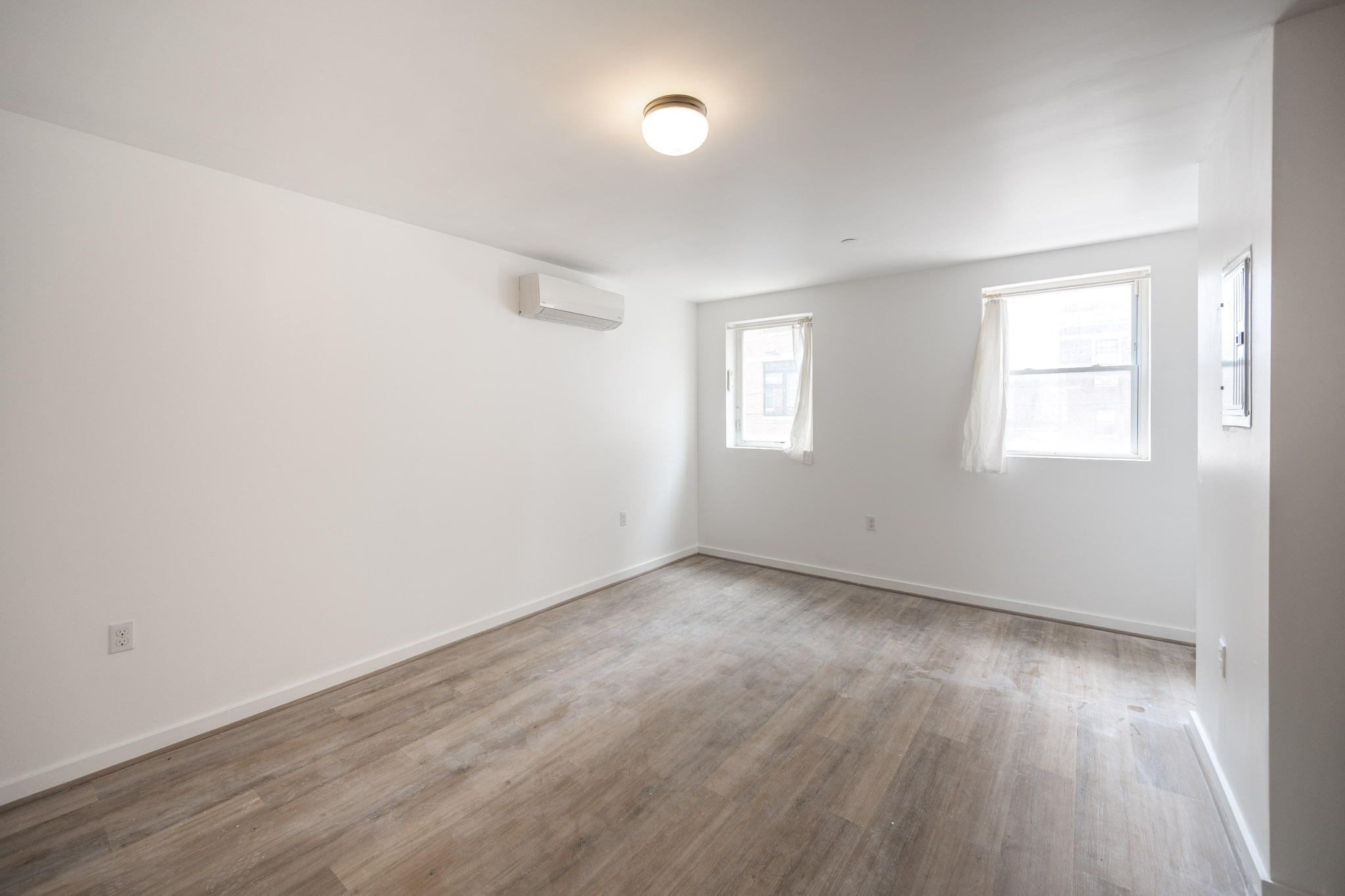 711 W Thompson St_Unit 2_-05