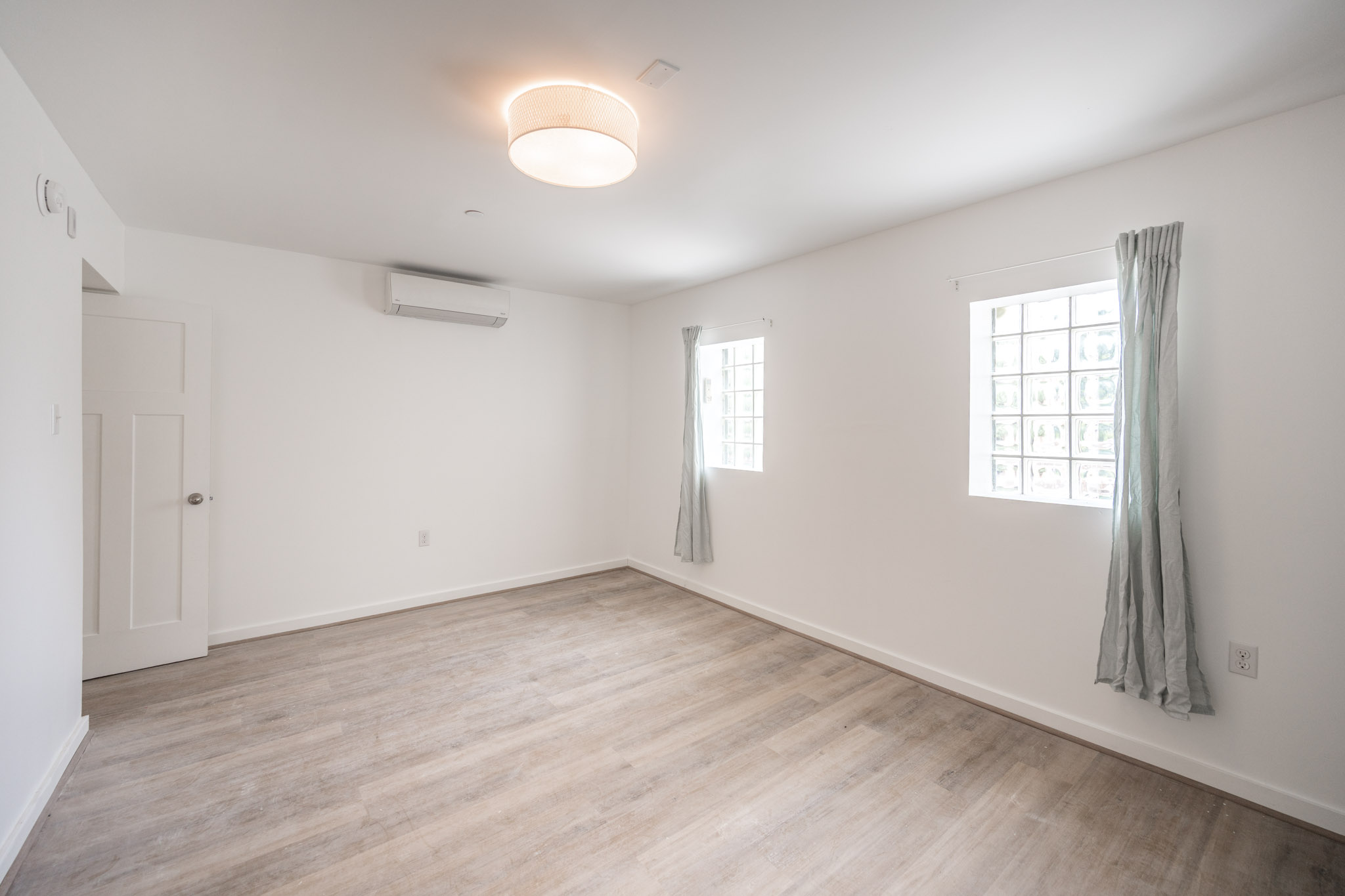 711 W Thompson St_Unit 2_-14